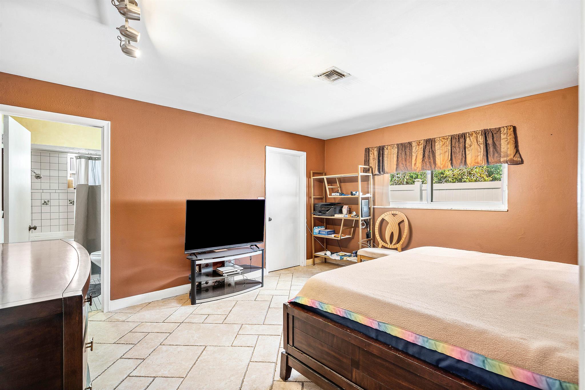SILVER LAKE - Residential