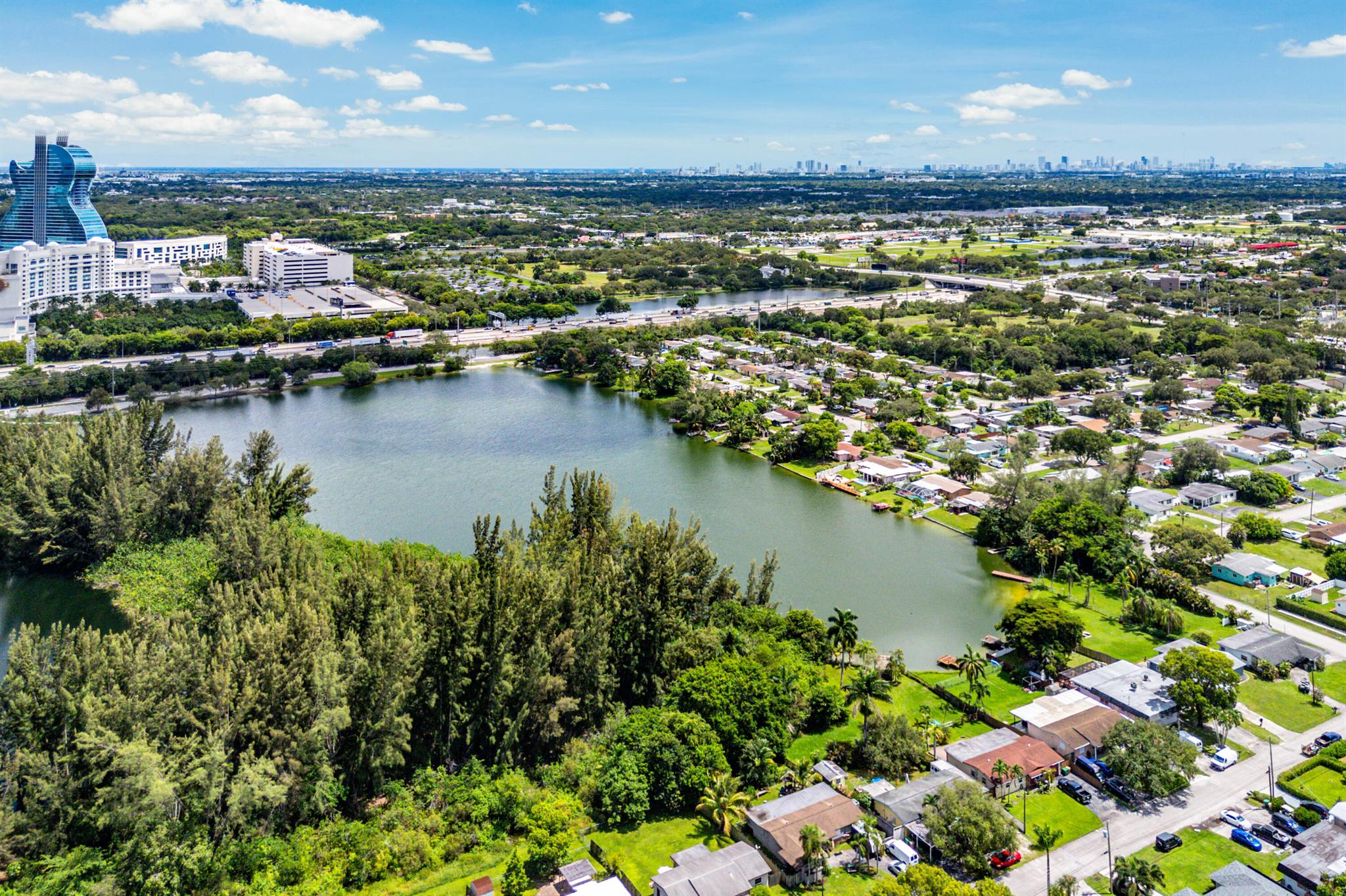 SILVER LAKE - Residential