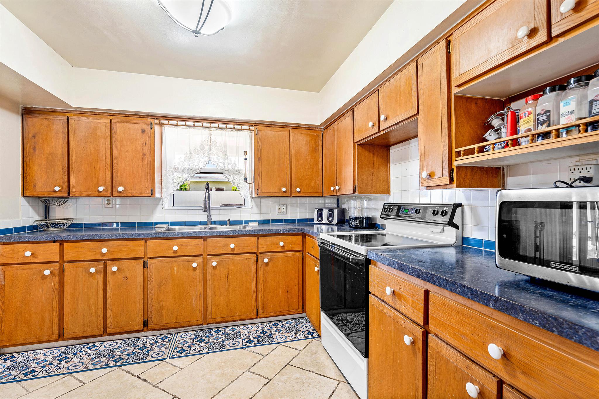 SILVER LAKE - Residential
