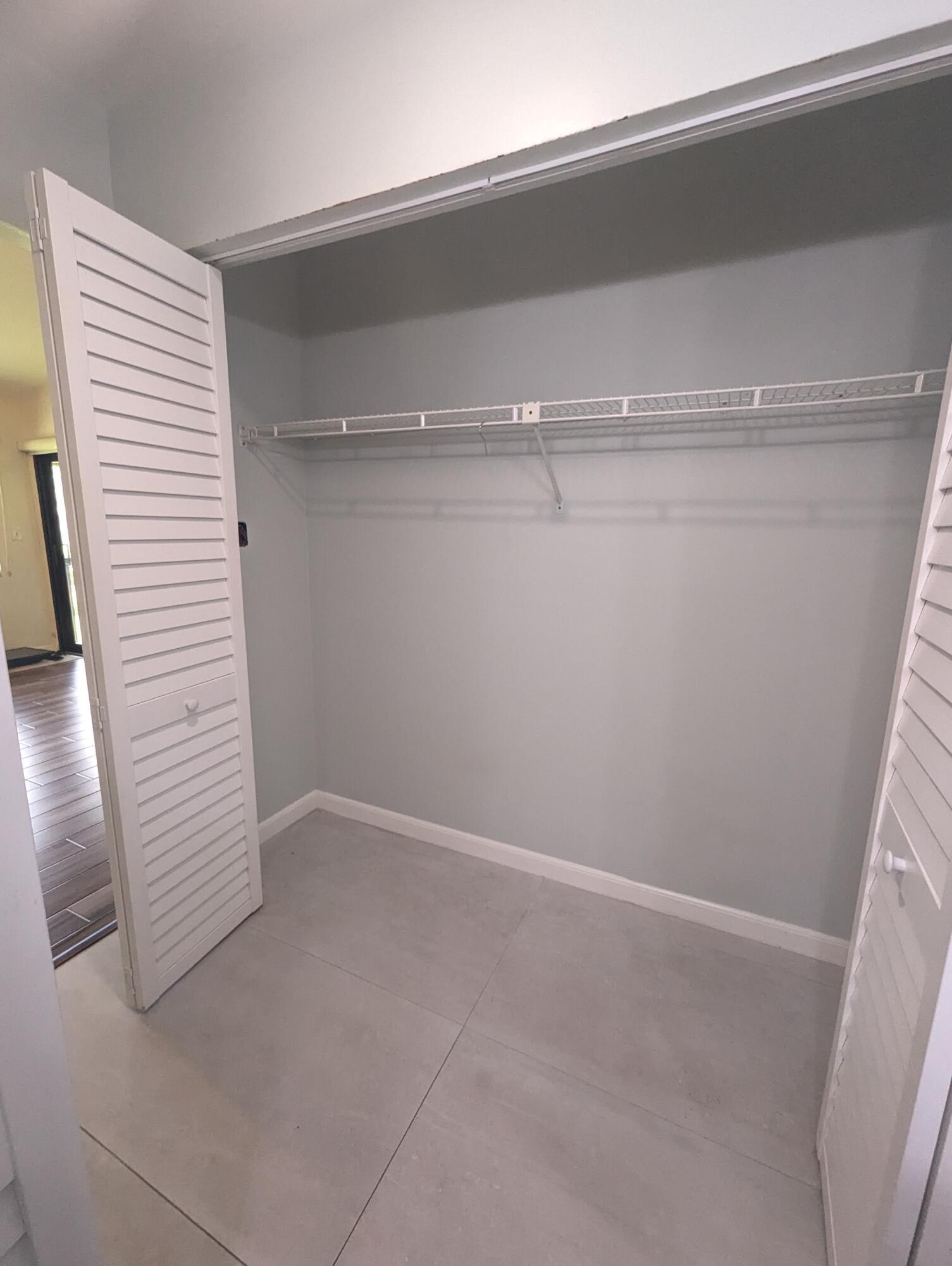 SHORES AT WELLINGTON II CONDO - Residential