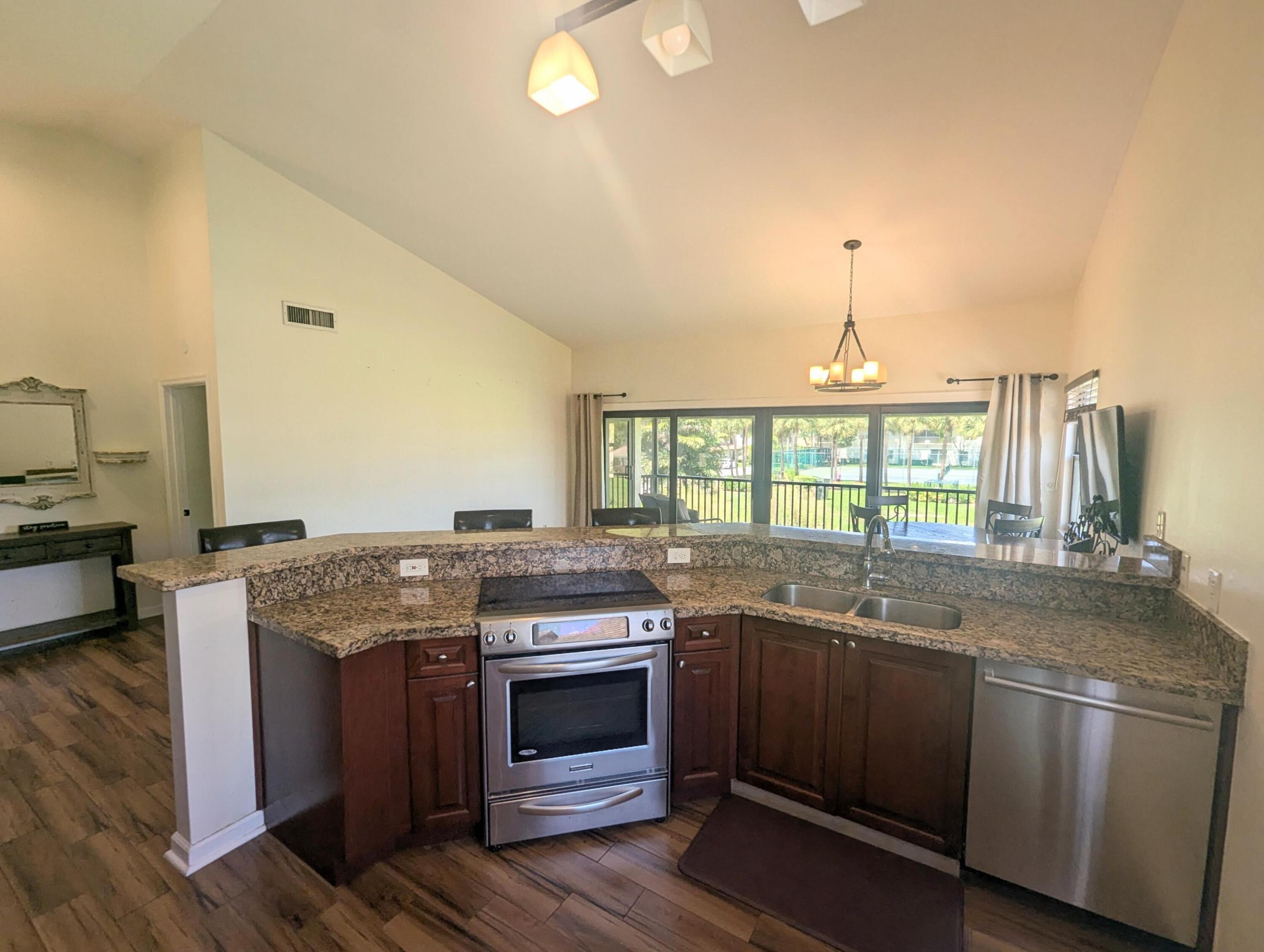SHORES AT WELLINGTON II CONDO - Residential