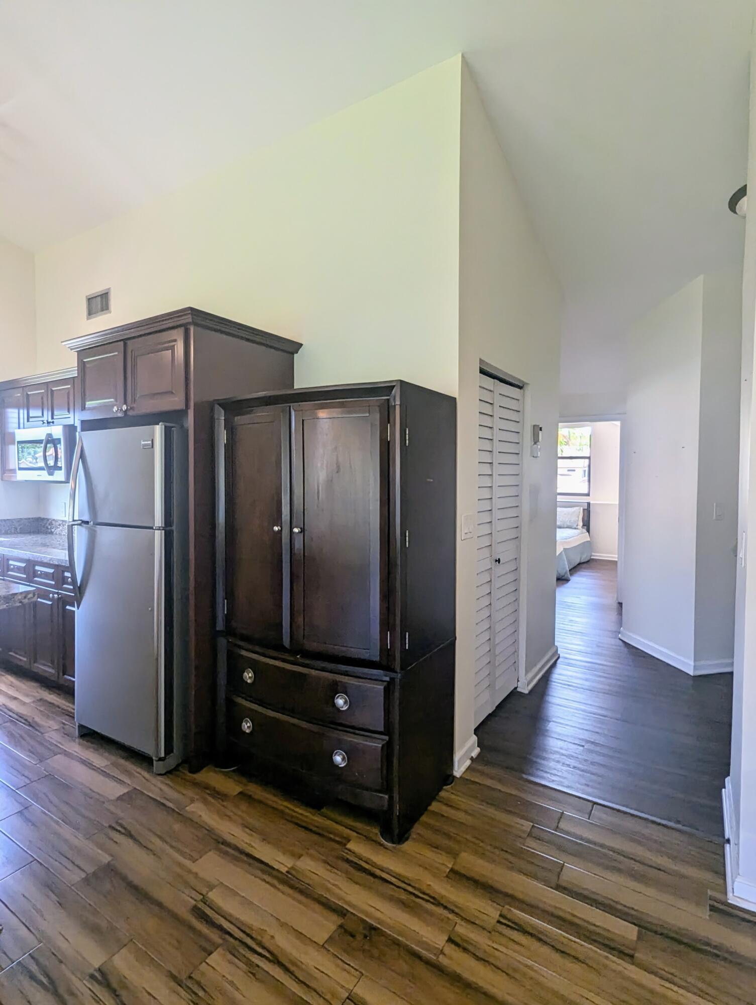 SHORES AT WELLINGTON II CONDO - Residential