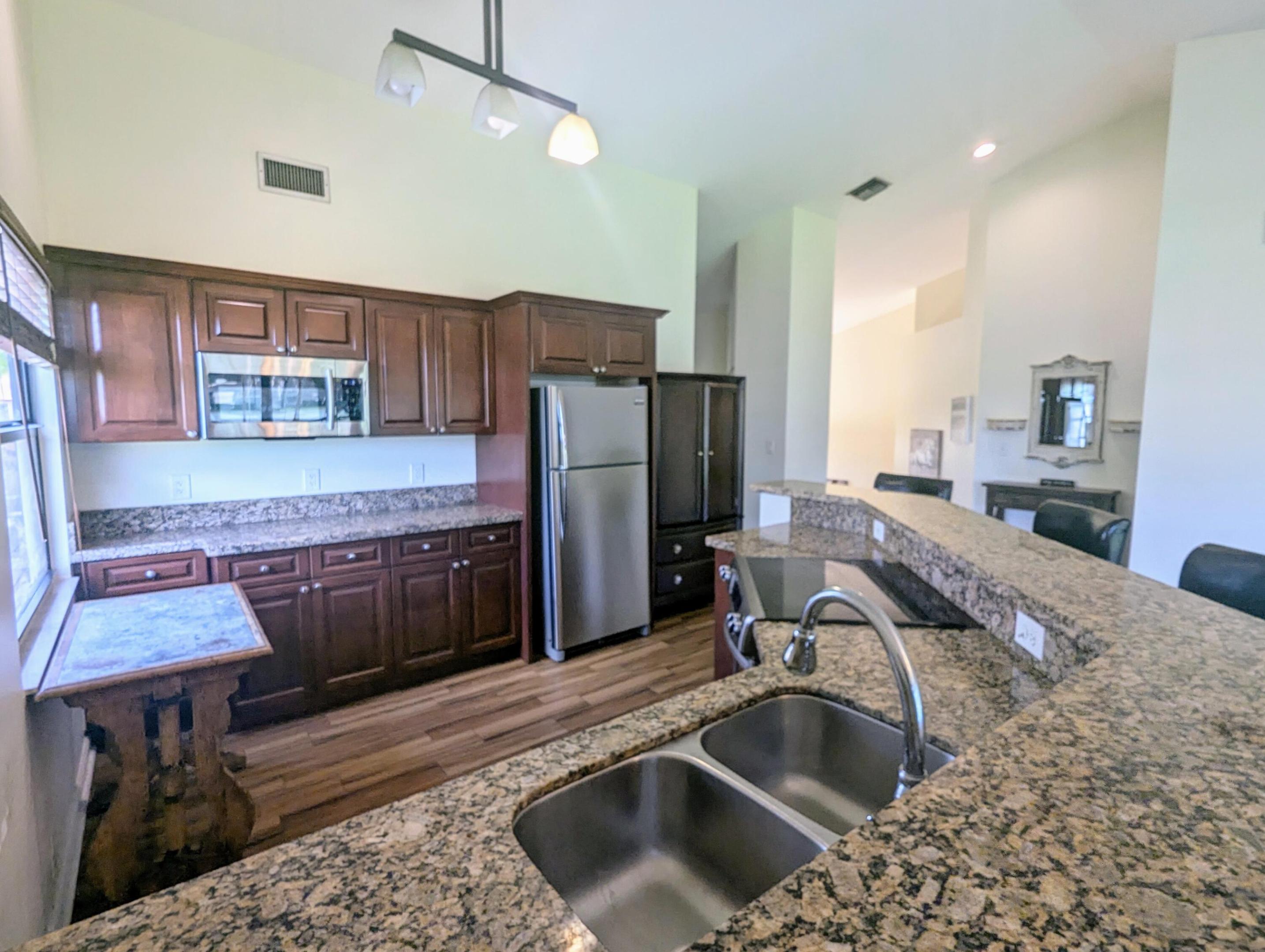 SHORES AT WELLINGTON II CONDO - Residential