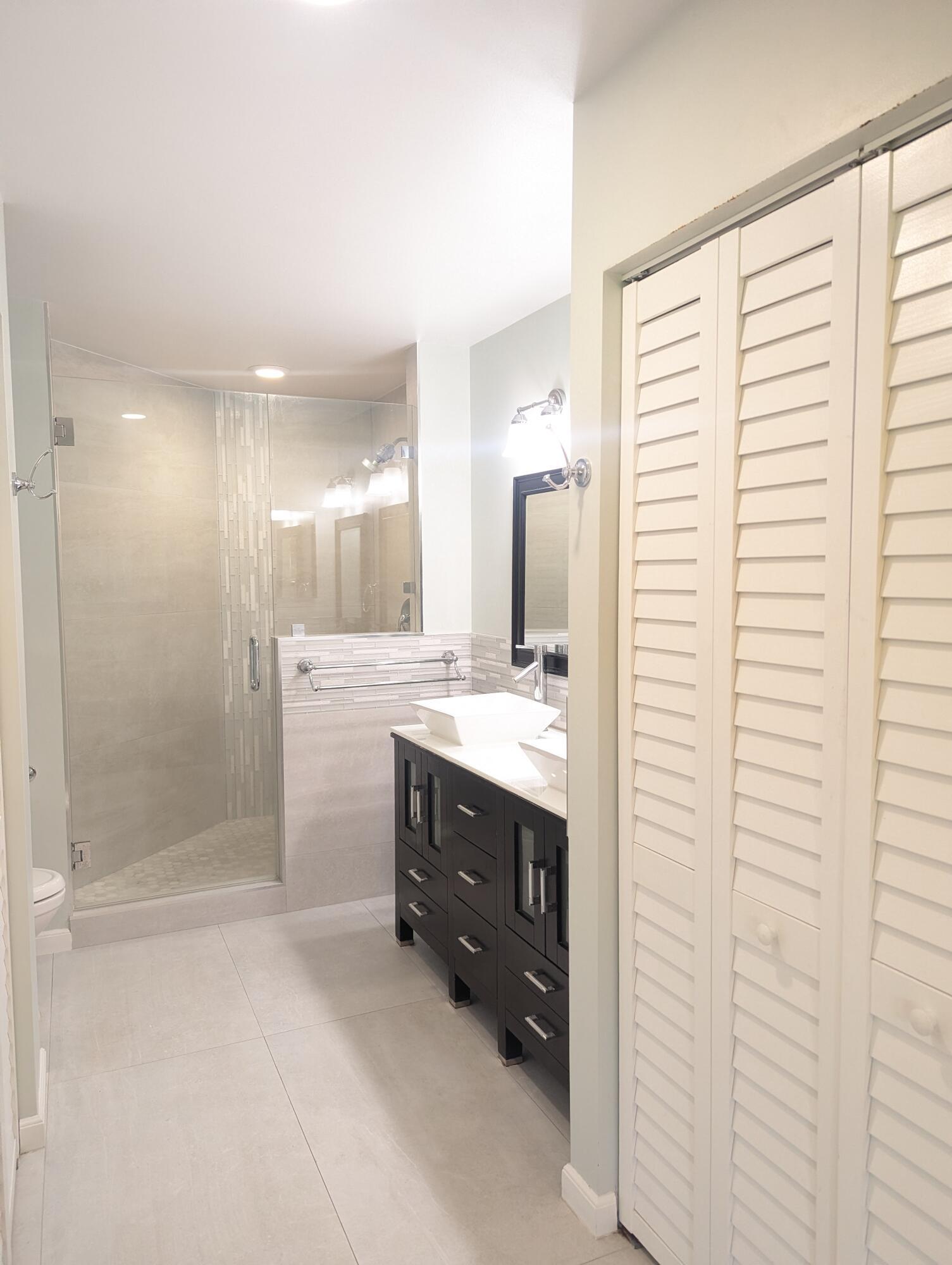 SHORES AT WELLINGTON II CONDO - Residential