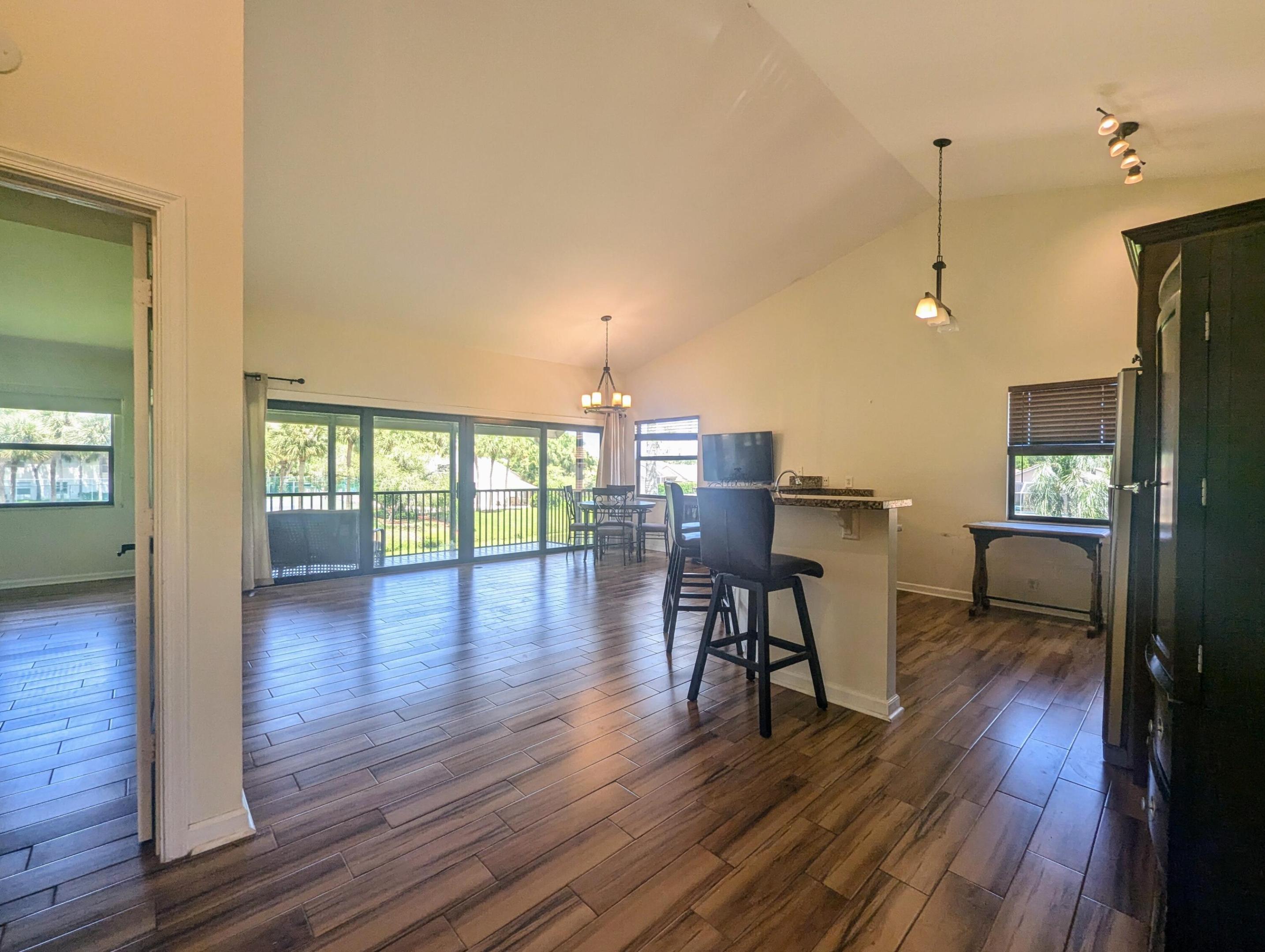 SHORES AT WELLINGTON II CONDO - Residential