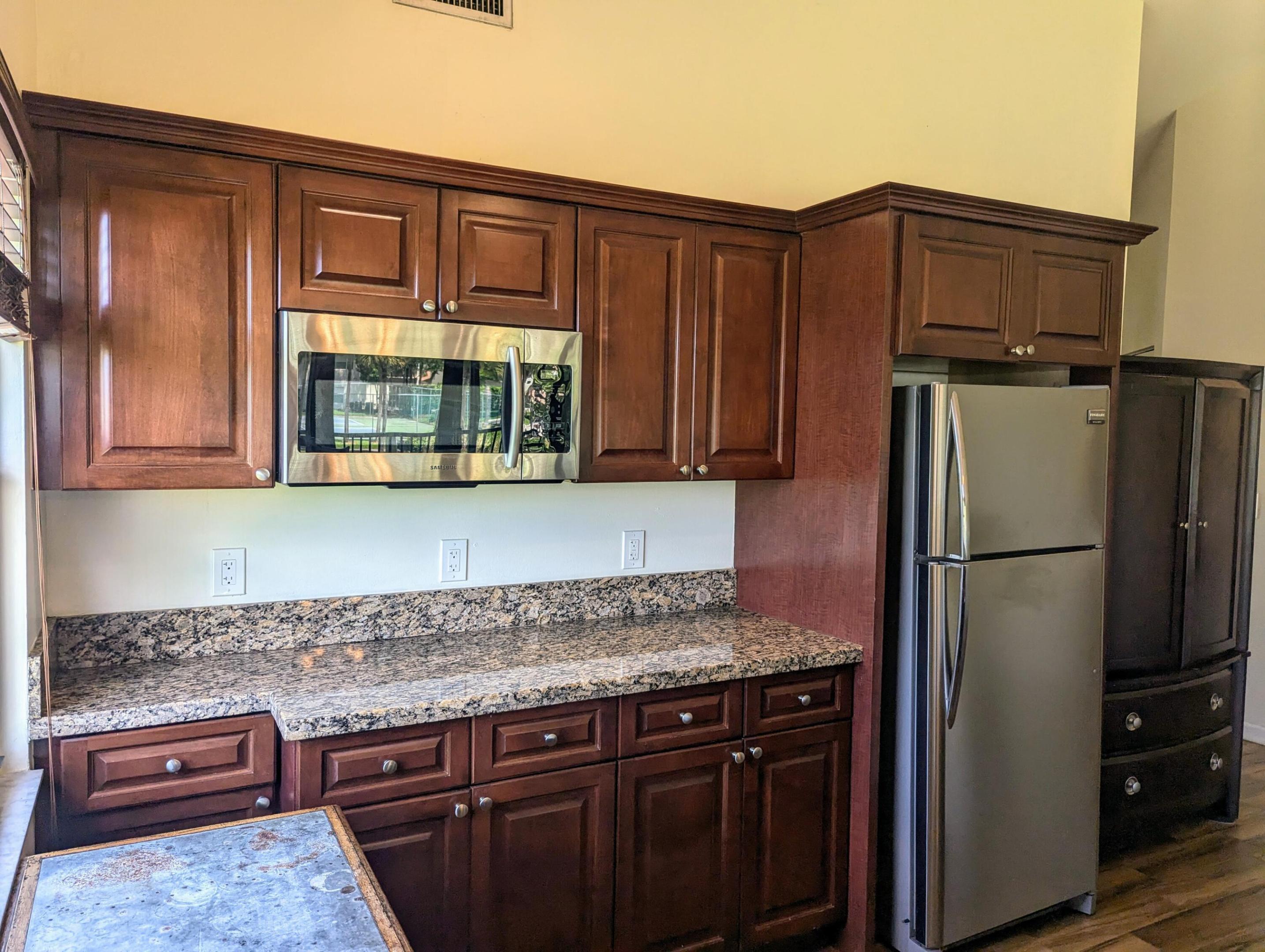 SHORES AT WELLINGTON II CONDO - Residential