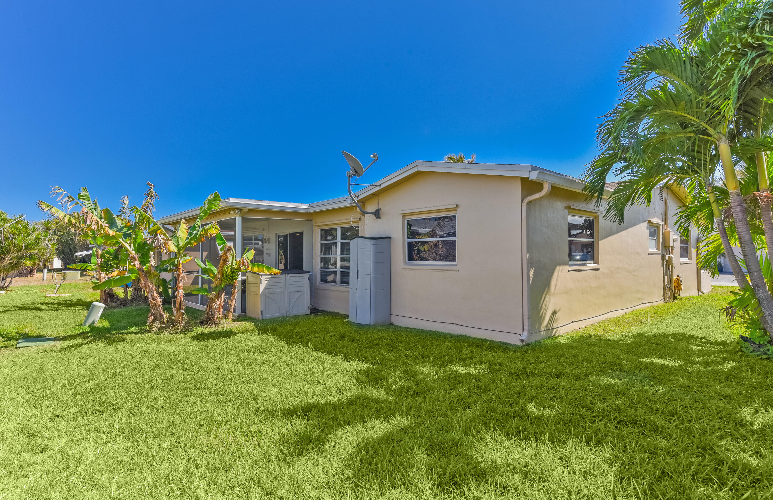 CRYSTAL LAKE - Residential