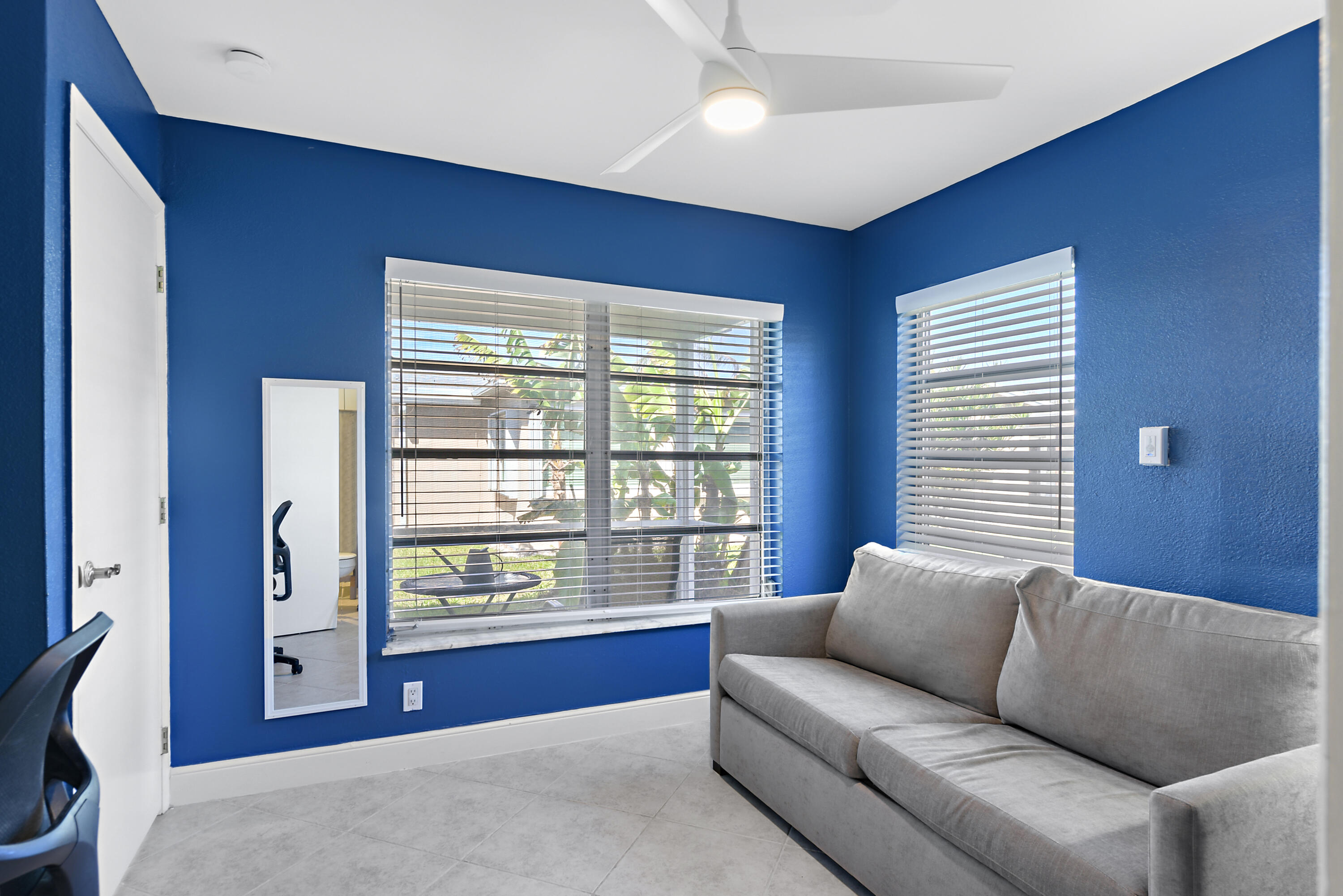 CRYSTAL LAKE - Residential