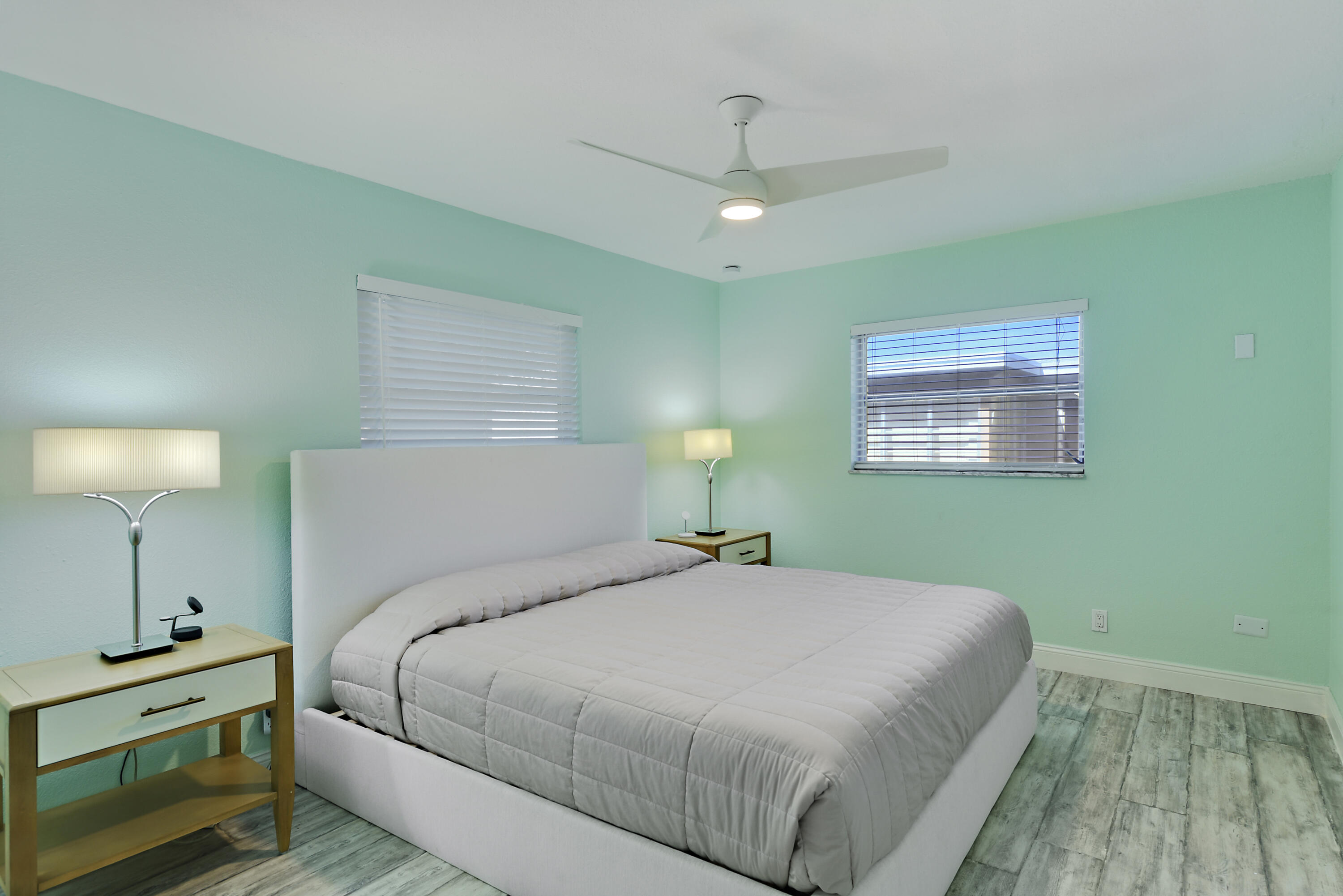 CRYSTAL LAKE - Residential