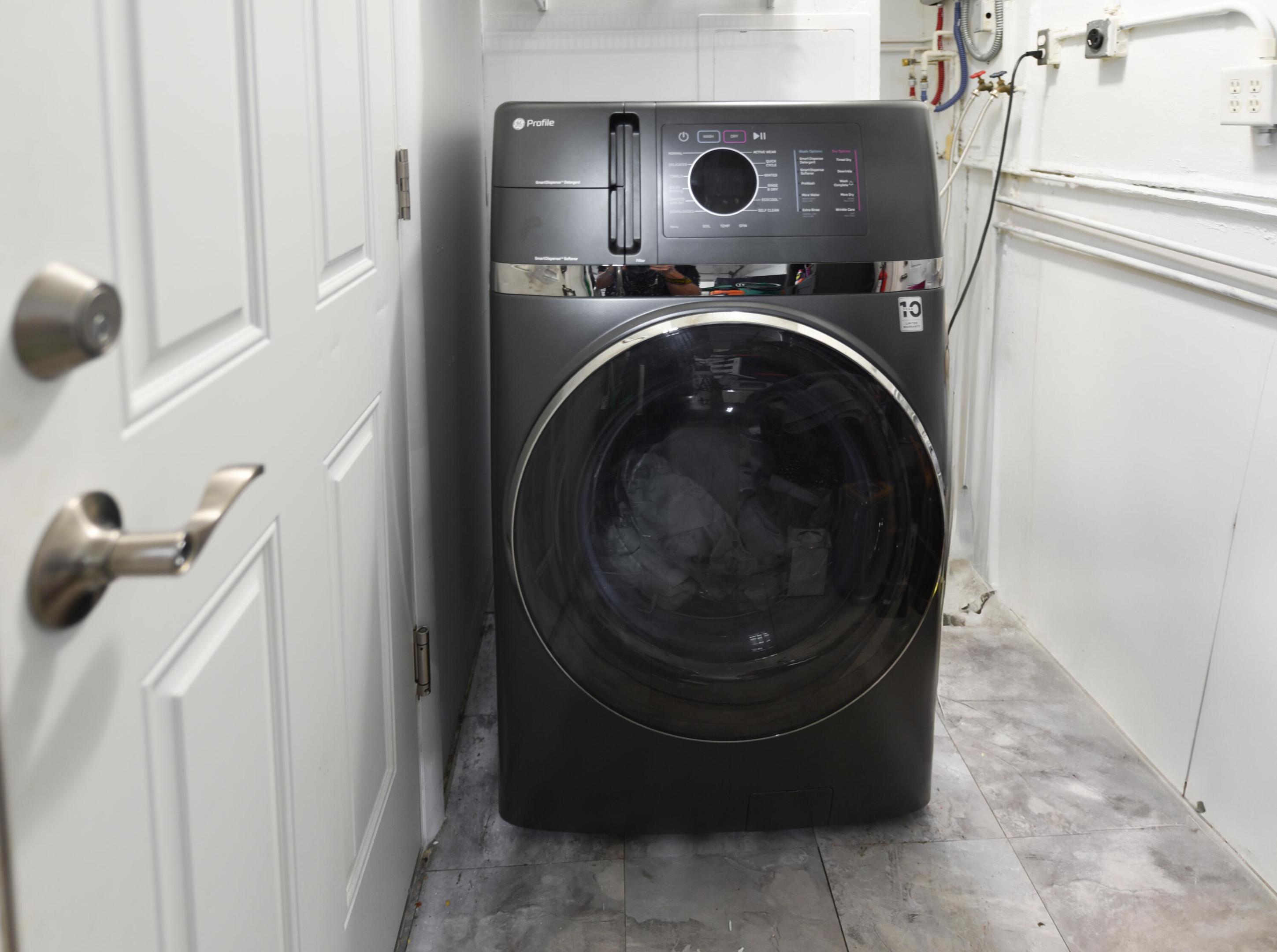 CRYSTAL LAKE - Residential