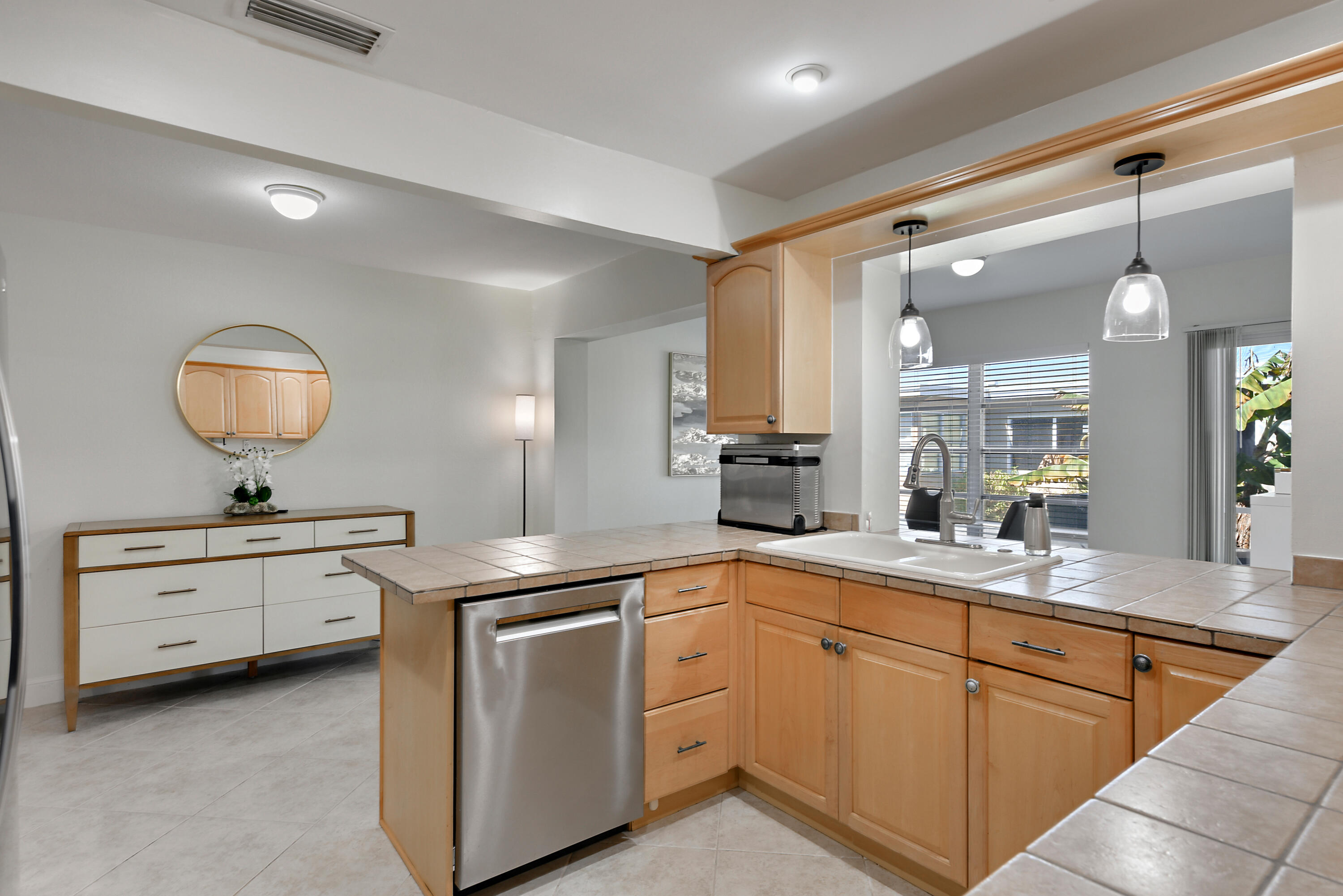 CRYSTAL LAKE - Residential