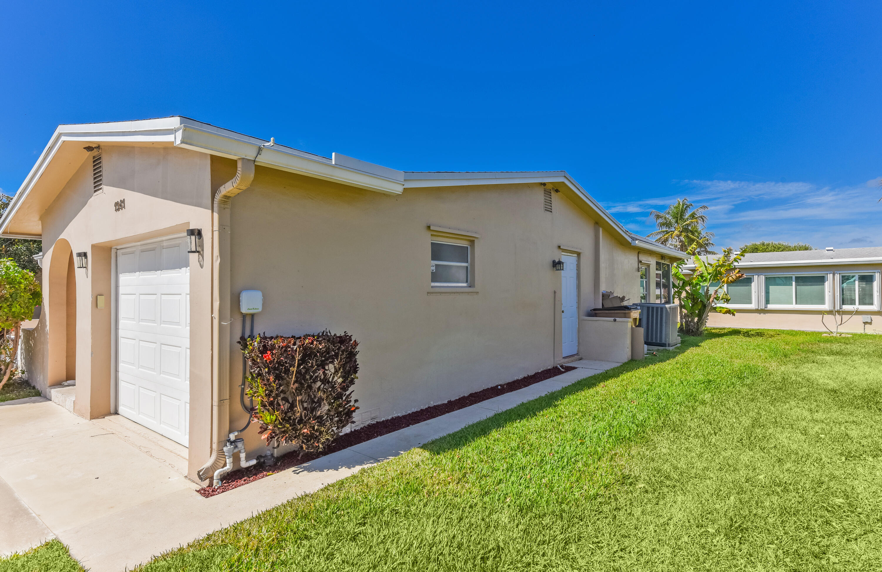 CRYSTAL LAKE - Residential