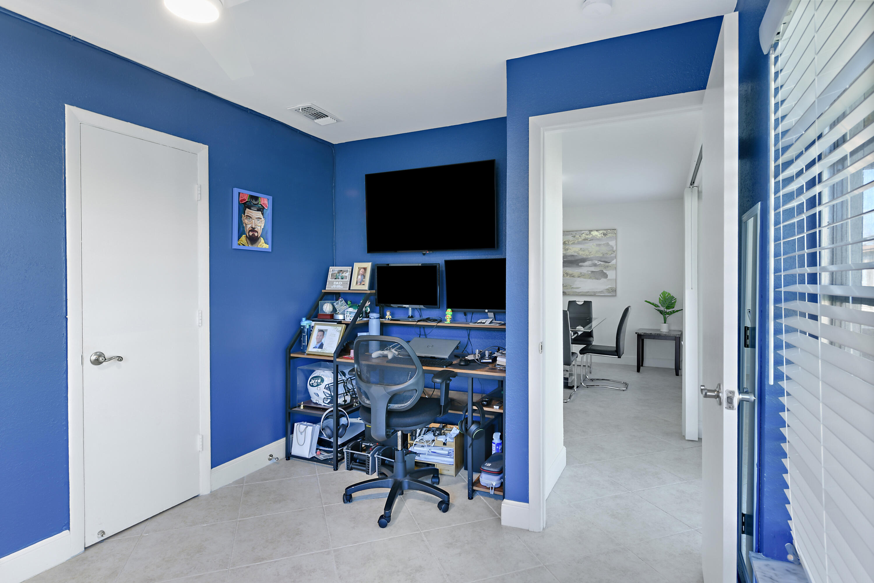 CRYSTAL LAKE - Residential