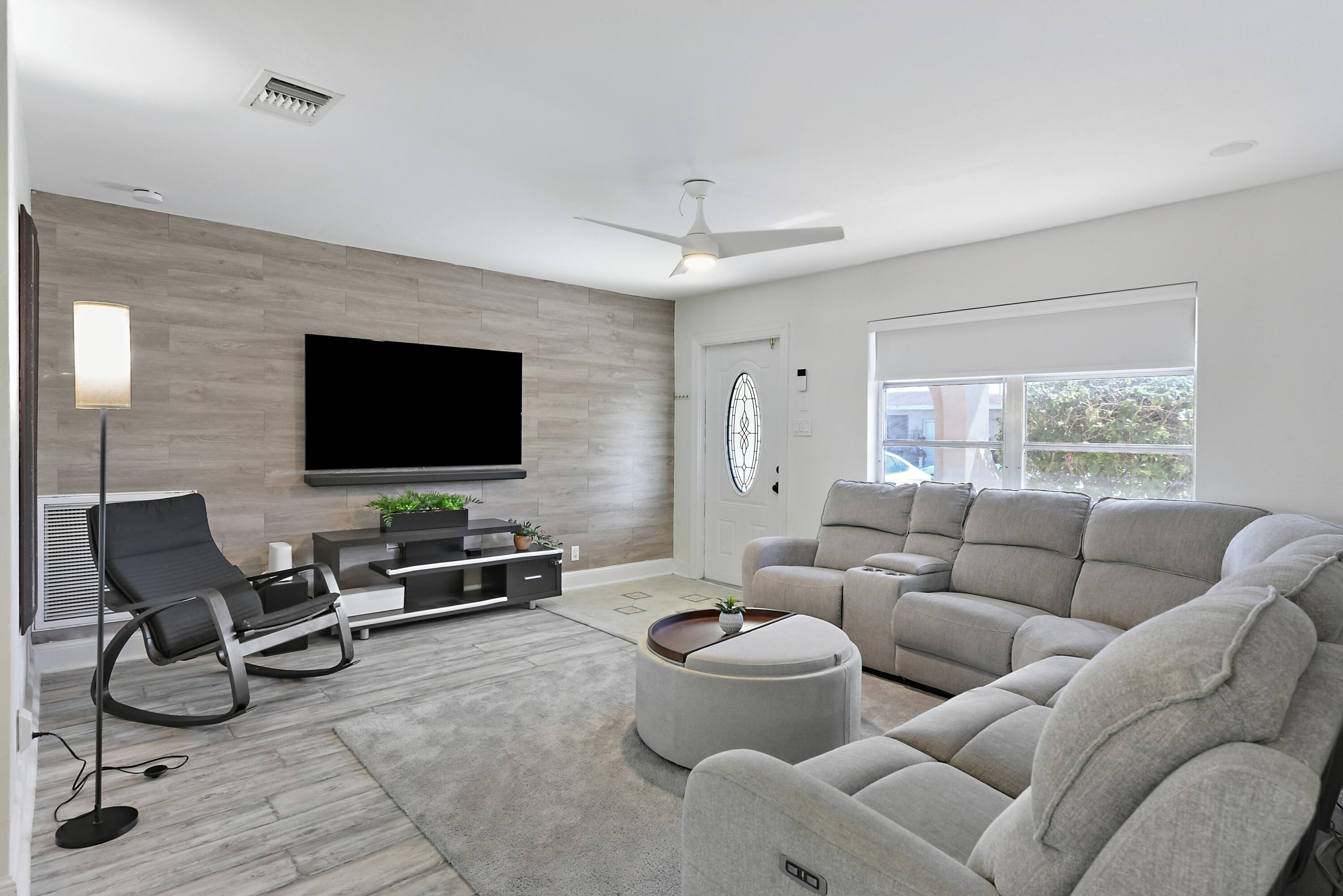 CRYSTAL LAKE - Residential