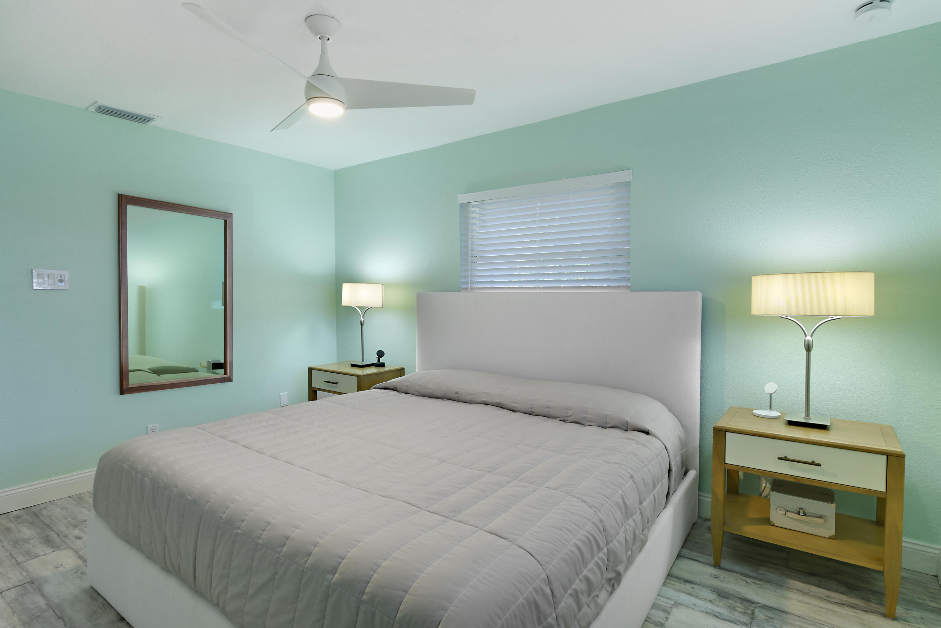 CRYSTAL LAKE - Residential