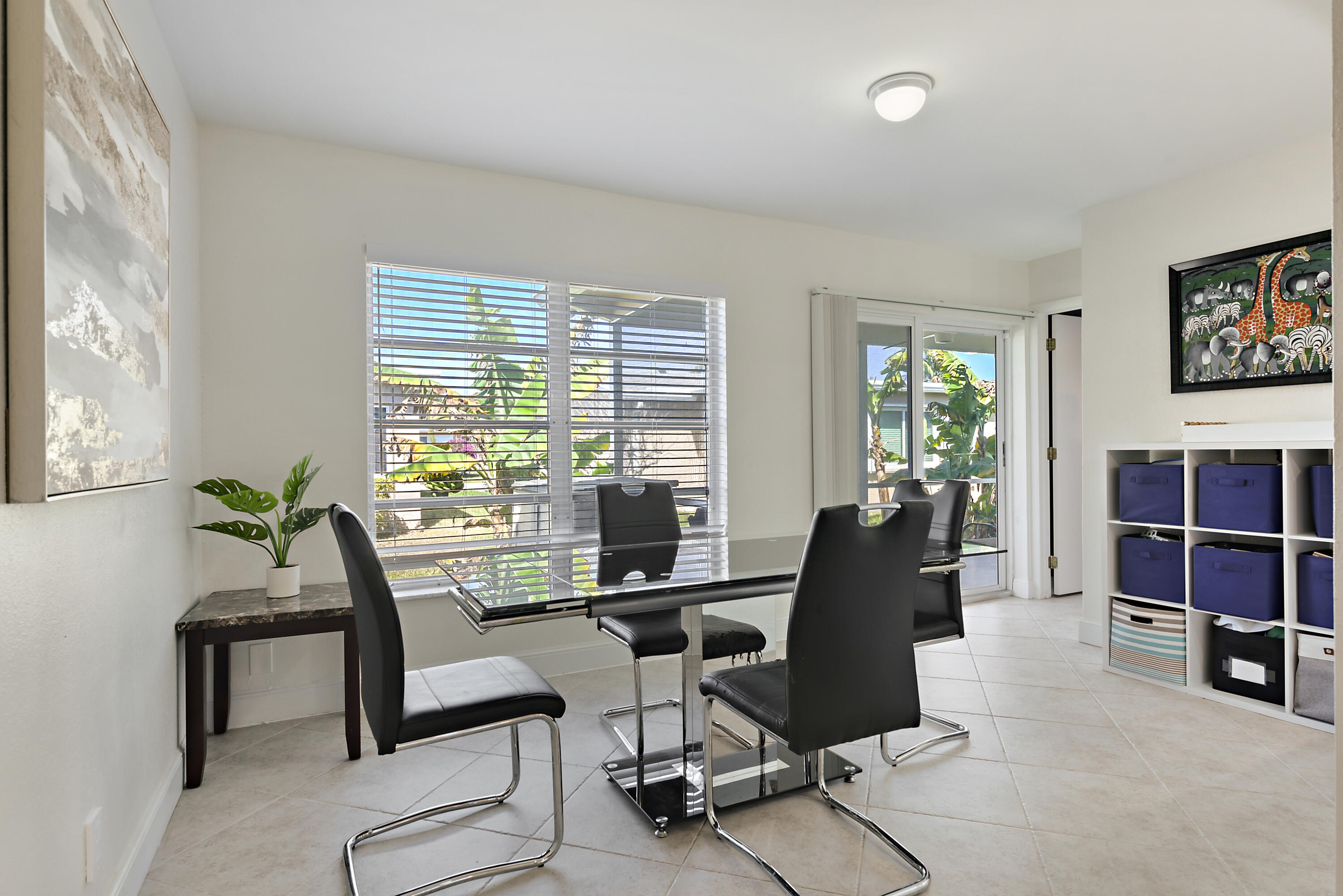 CRYSTAL LAKE - Residential