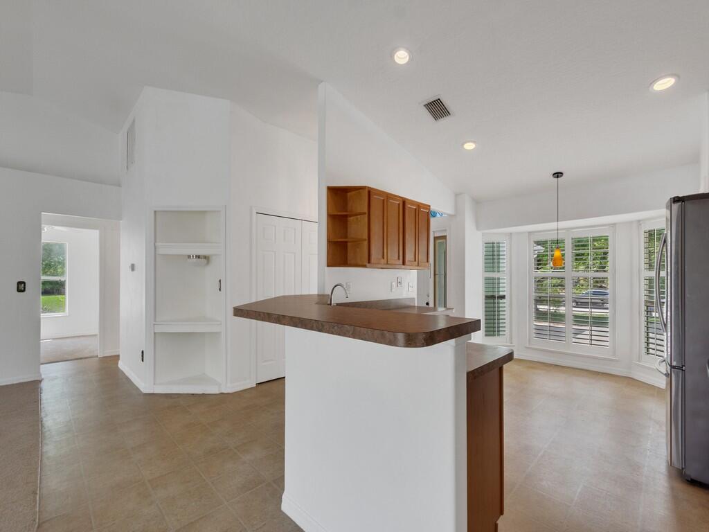 VERO LAKE ESTATES UNIT H-1 - Residential