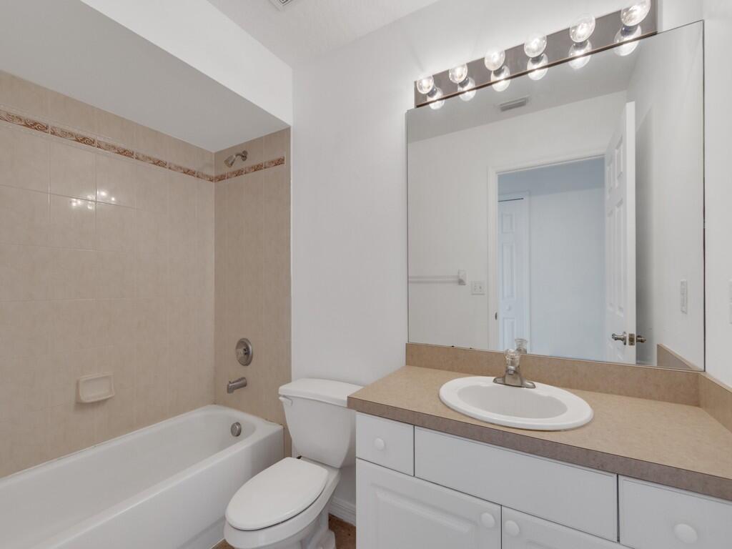 VERO LAKE ESTATES UNIT H-1 - Residential