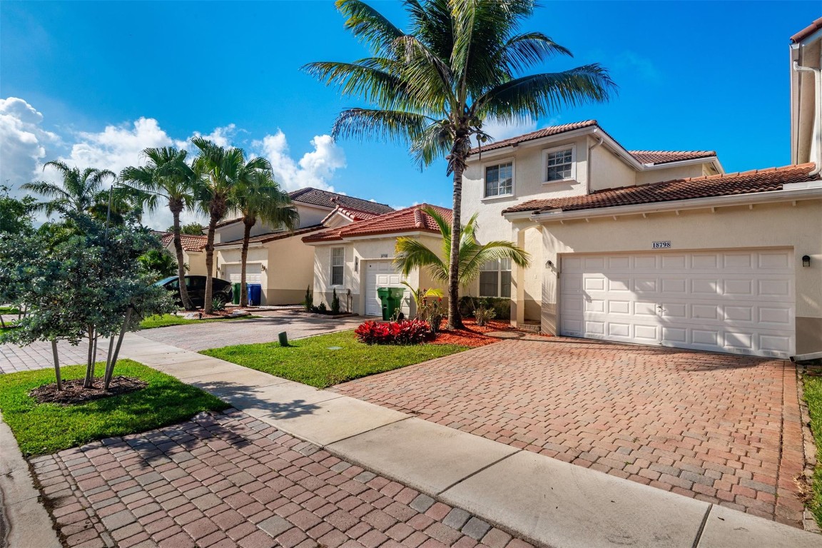 Grand Key at Sunset Lakes - Residential