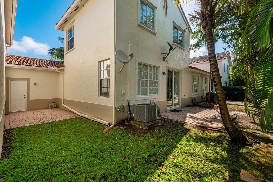 Grand Key at Sunset Lakes - Residential