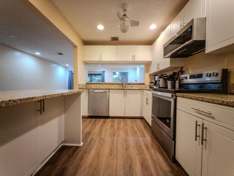 Photo of 2011 E Discovery Cir CIR E, Deerfield Beach, FL 33442 (MLS # B26041941)