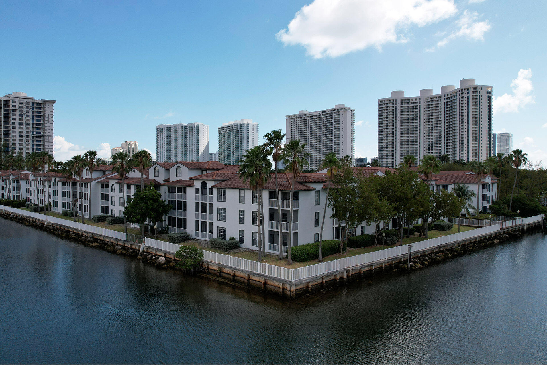 Town Aventura - Residential Lease