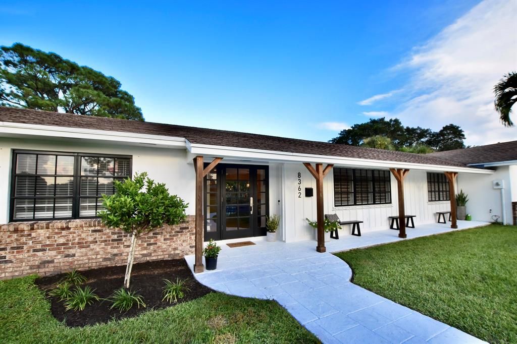 Photo of 8362 Kelso Drive, Palm Beach Gardens, FL 33418 (MLS # R10746307)