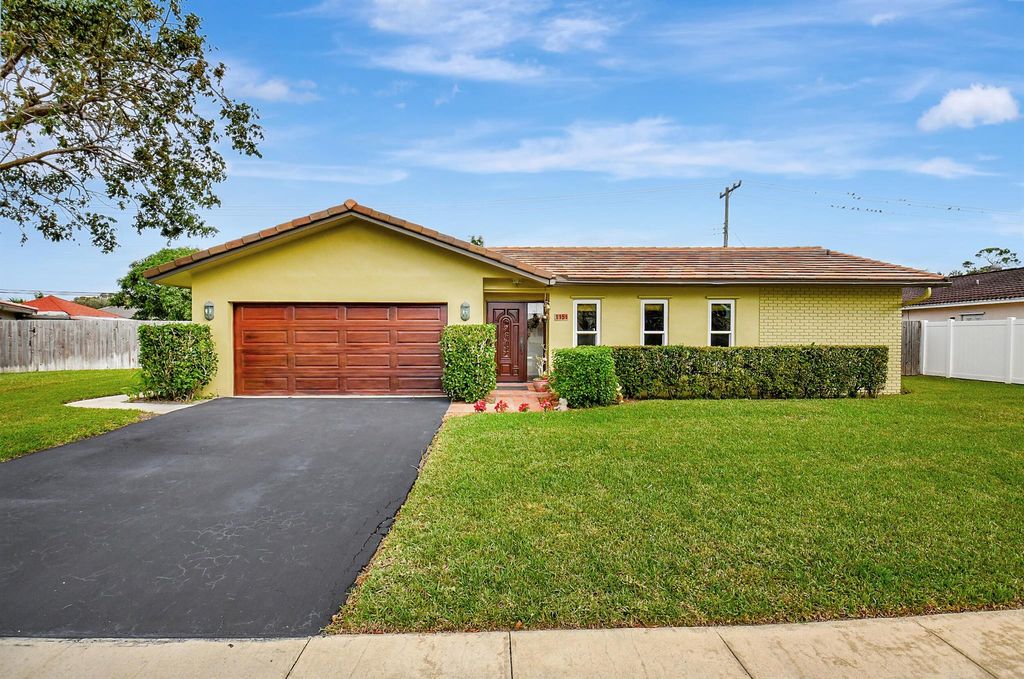 Photo of 115 St Cloud Lane, Boca Raton, FL 33431 (MLS # R10953025)