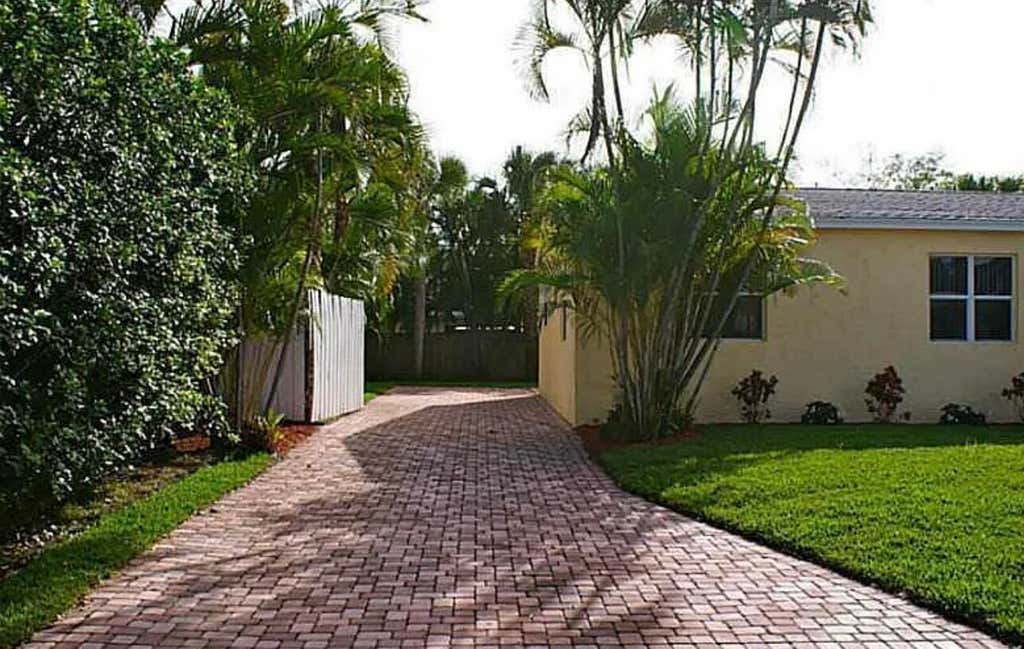 Photo of 324 BUNKER RANCH Road, West Palm Beach, FL 33405 (MLS # B26054956)