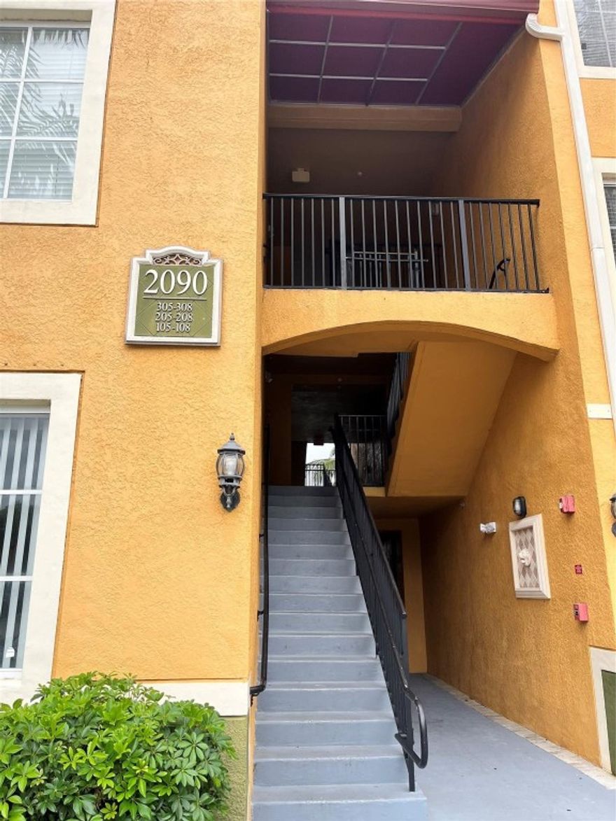 Nice and spacious large, three bedroom and two bath unit located on the first floor. Walk-in closets, pantry in kitchen. Washer and dryer located inside unit. Close to restaurants, shops, hospital and main highways.