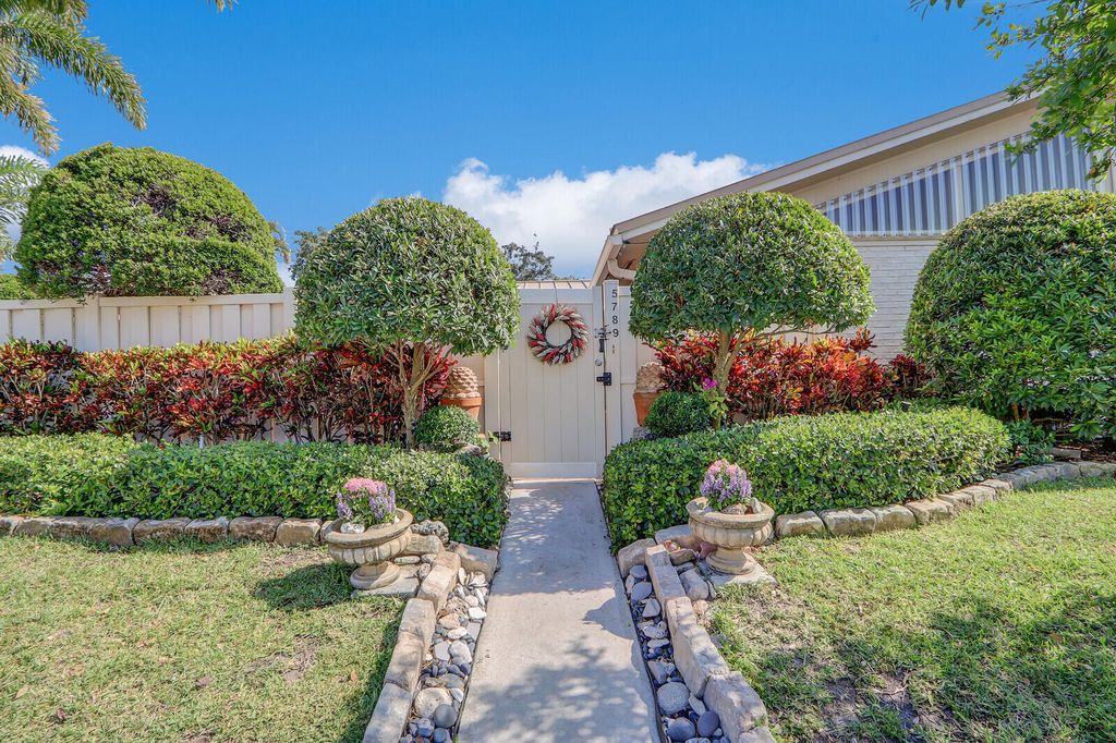 Photo of 5789 Golden Eagle Circle, Palm Beach Gardens, FL 33418 (MLS # R10987334)