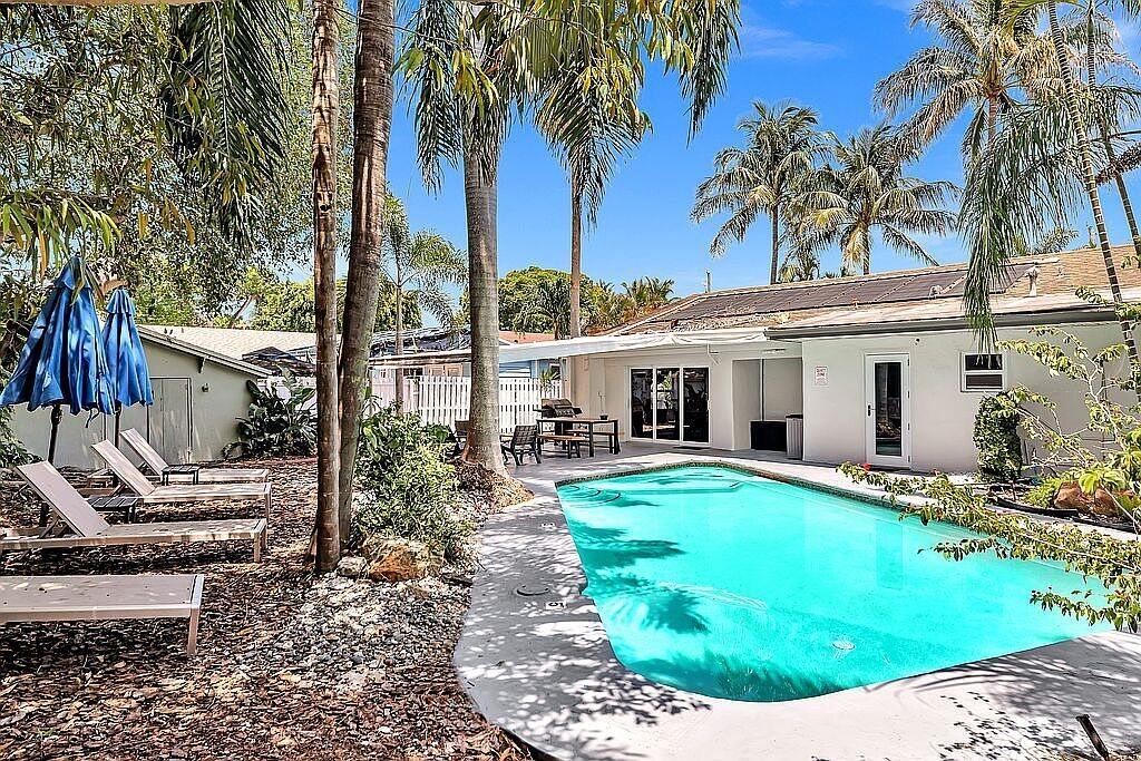 1580 NE 35TH Street