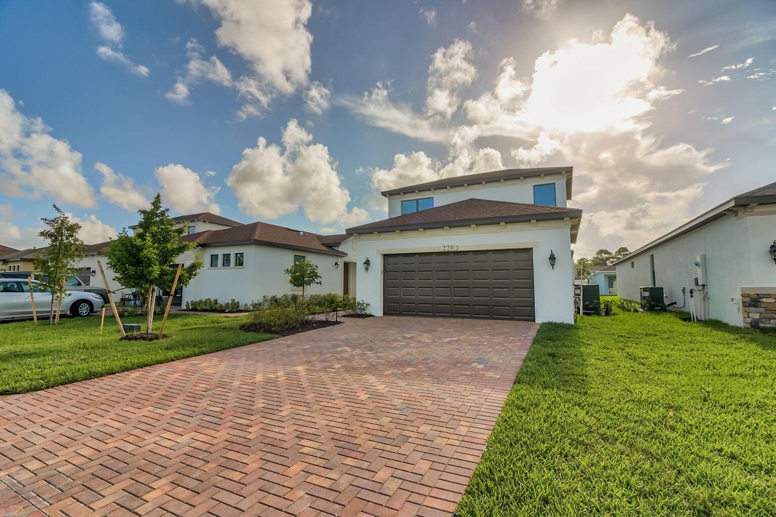 TESORO PRESERVE PLAT NO 5 - Residential Lease