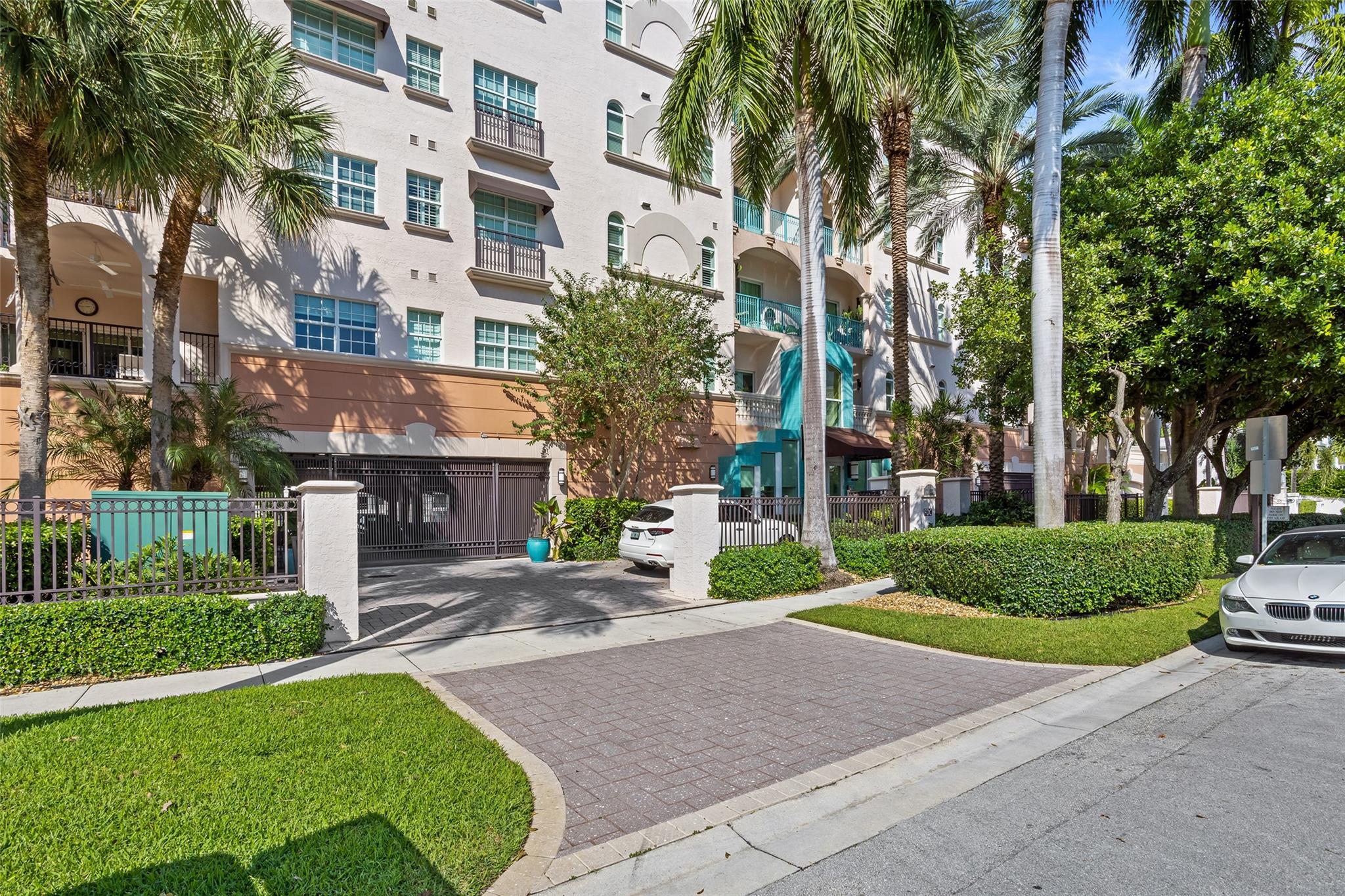 Refelctions of Las Olas - Residential