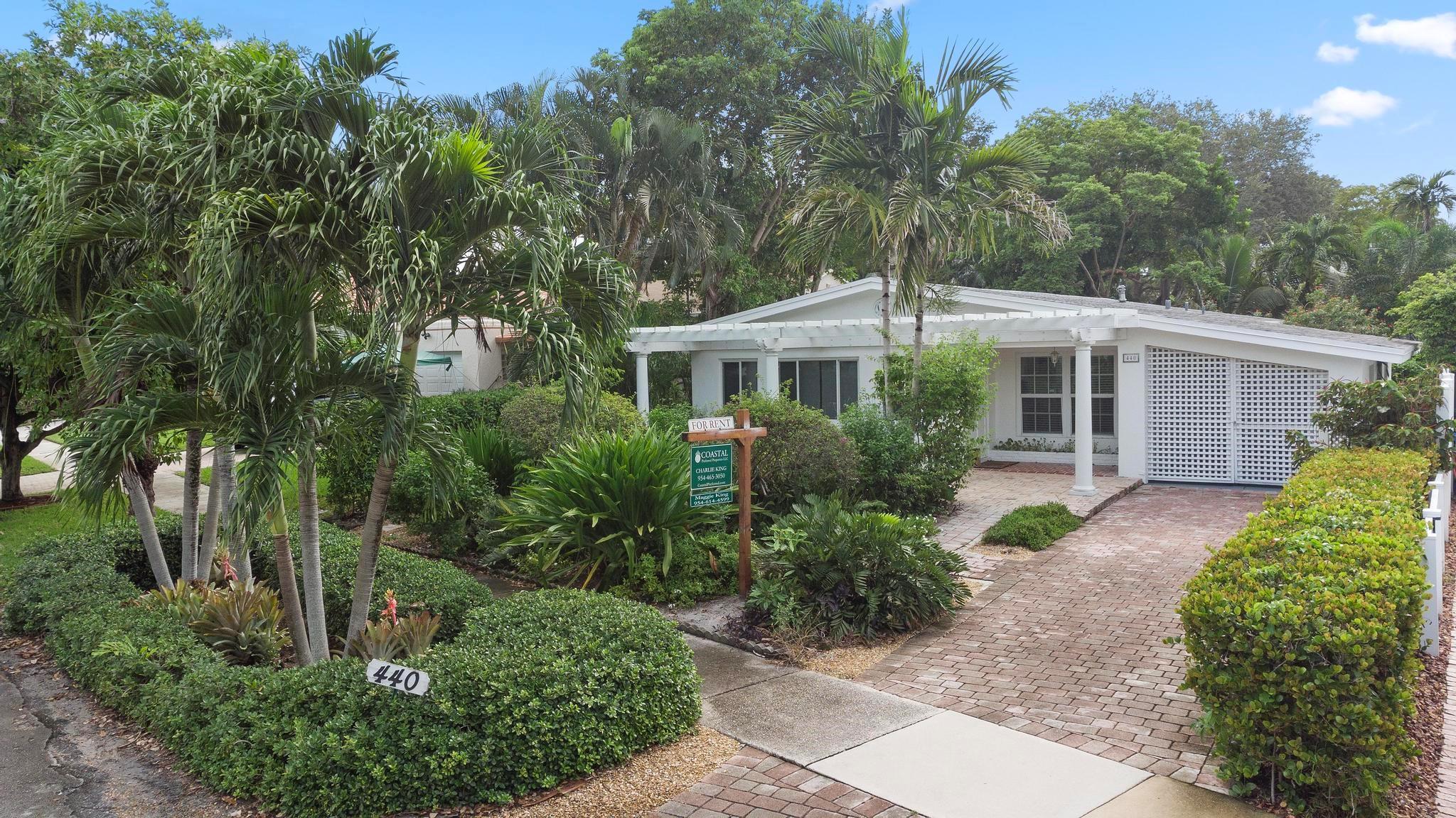 BEAUTIFUL VICTORIA PARK 3 BEDROOM HOME WITH LARGE KITCHEN, SPACIOUS FLOOR PLAN, TILE FLOORING, UPDATED BATHROOMS, LARGE CLOSETS, FENCED BACKYARD, NICE LOCATION IN NEIGHBORHHOD, CLOSE TO LAS OLAS, DOWNTOWN, AND THE BEACH.