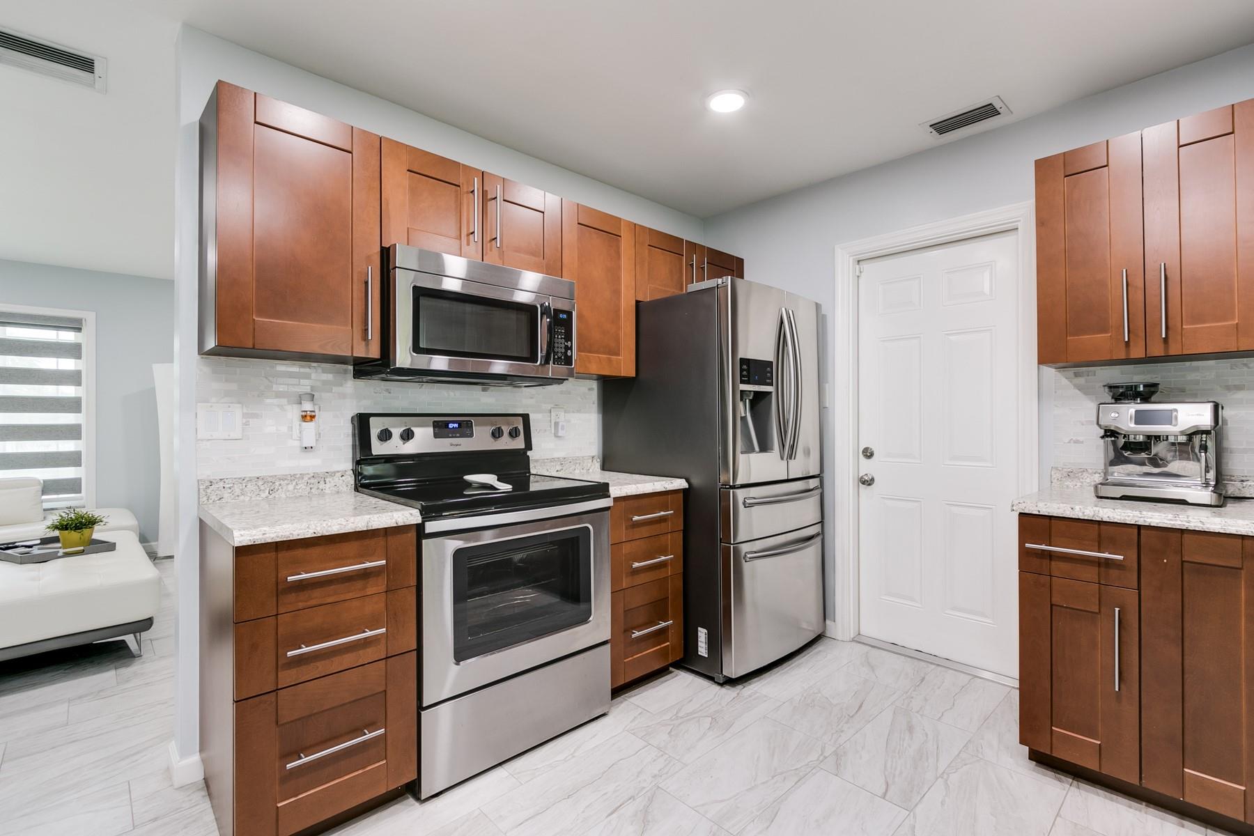 8105 NW 59th St