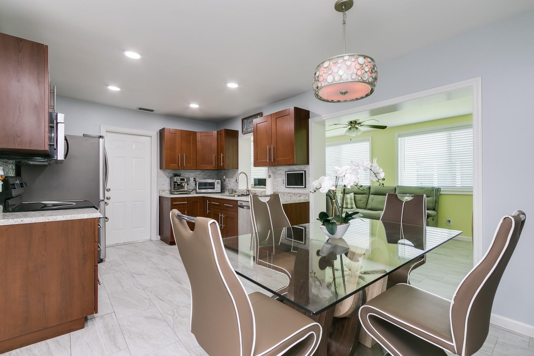 8105 NW 59th St