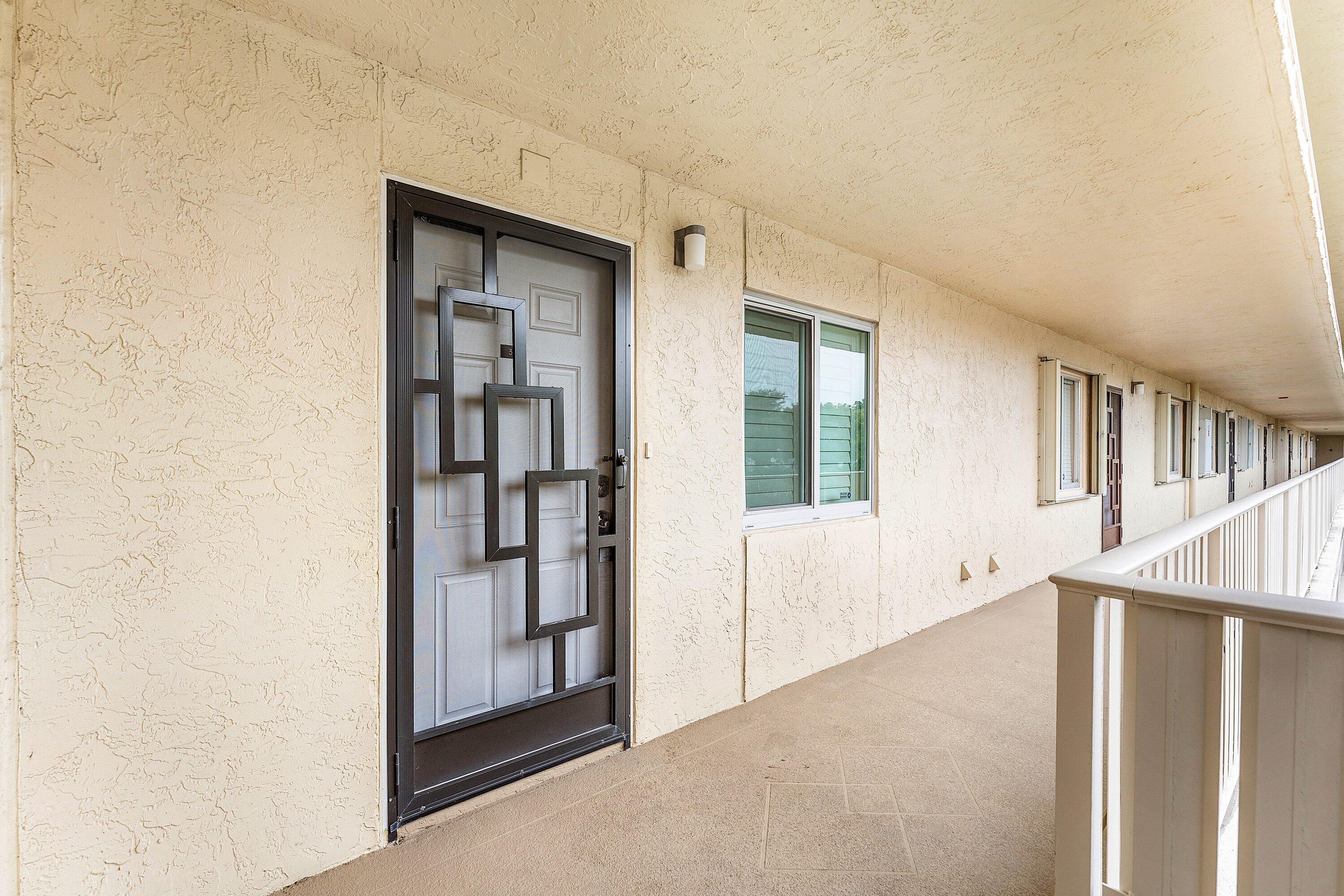 HUNTINGTON LAKES SEC THREE CONDOS - Residential Lease