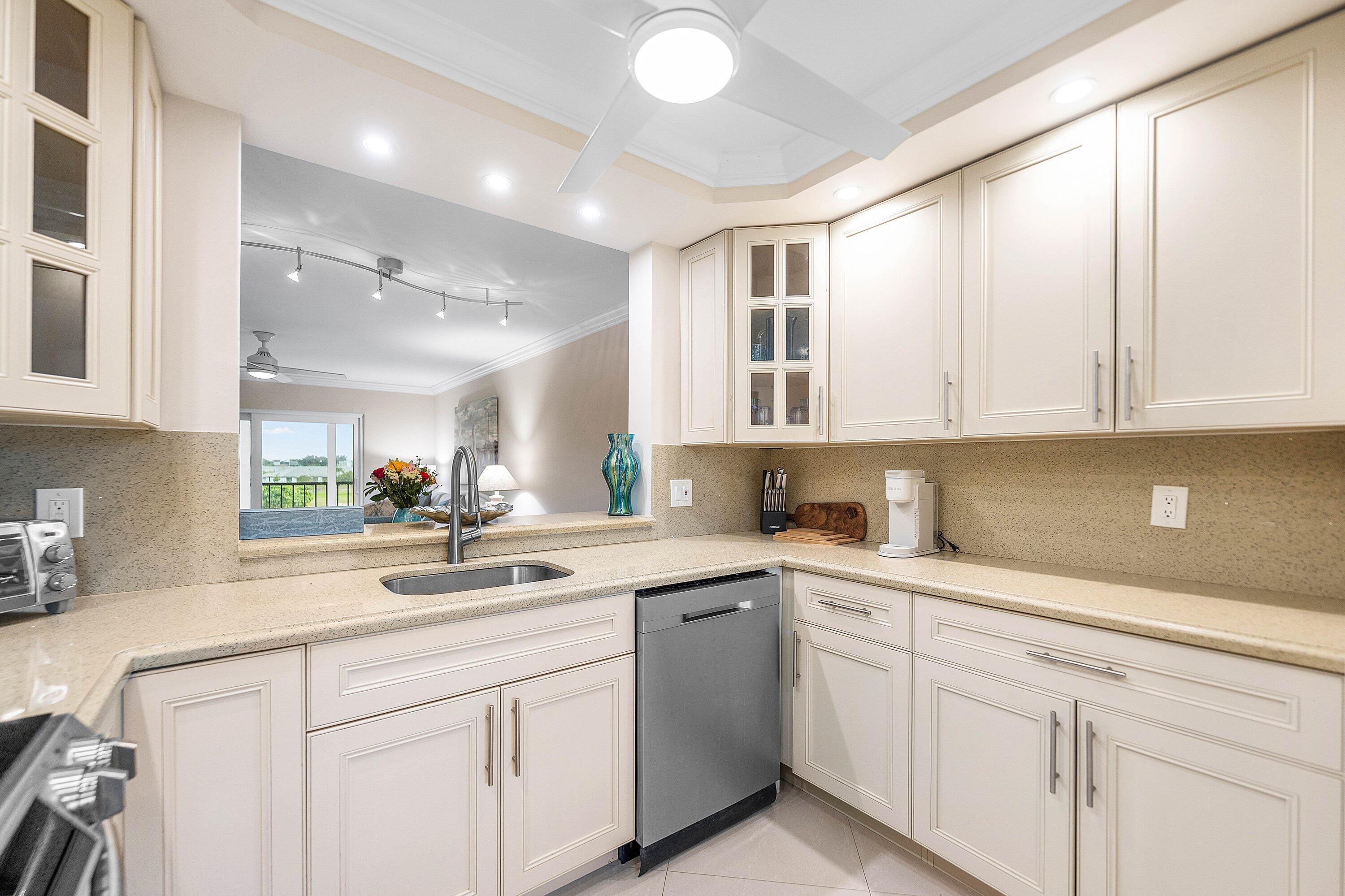 HUNTINGTON LAKES SEC THREE CONDOS - Residential Lease