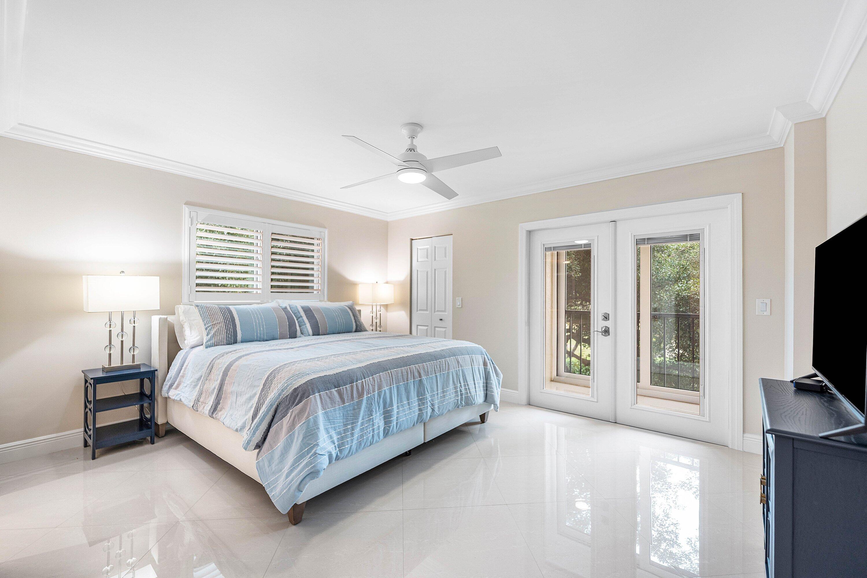 HUNTINGTON LAKES SEC THREE CONDOS - Residential Lease