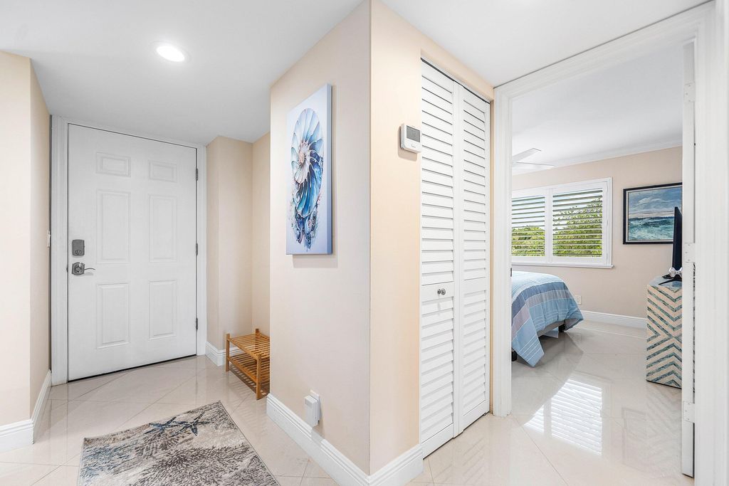 Photo of 7286 Huntington Lane #301, Delray Beach, FL 33446 (MLS # R11165315)