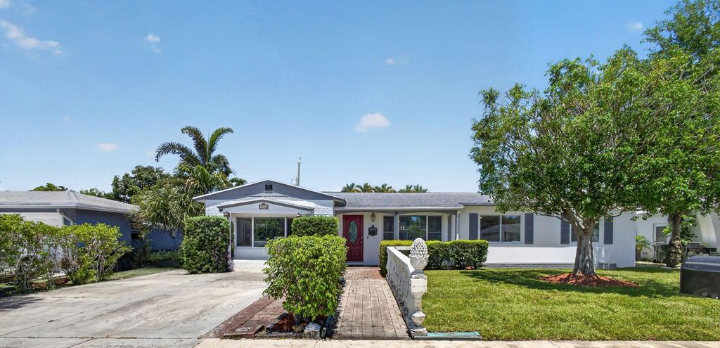 Photo of 1762 N 15th Ave Avenue N, Lake Worth Beach, FL 33460 (MLS # B26020255)