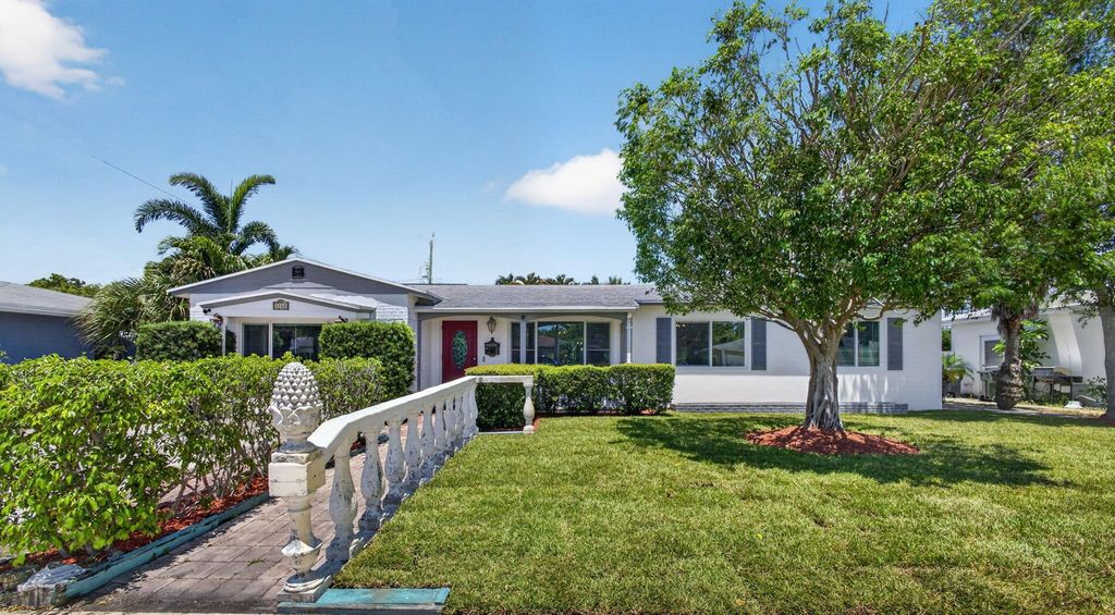 Photo of 1762 N 15th Ave Avenue N, Lake Worth Beach, FL 33460 (MLS # B26020255)