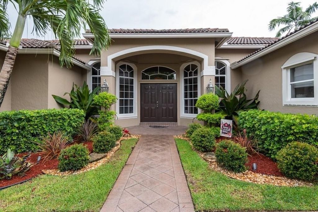 Photo of 3832 Oak Ridge Circle, Weston, FL 33331 (MLS # F10444019)