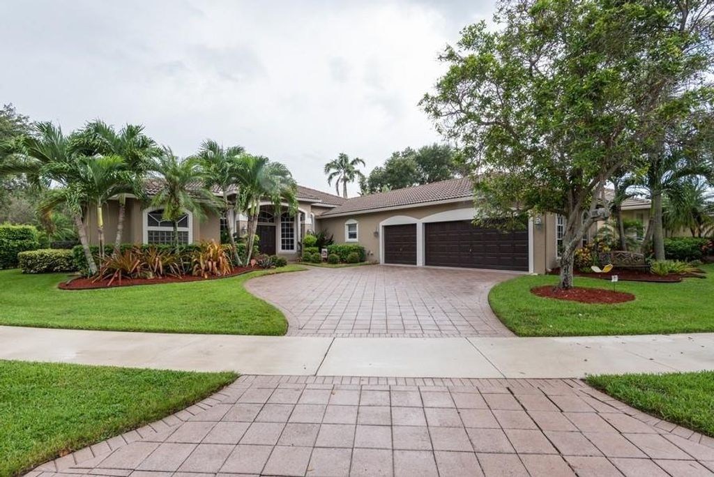Photo of 3832 Oak Ridge Circle, Weston, FL 33331 (MLS # F10444019)