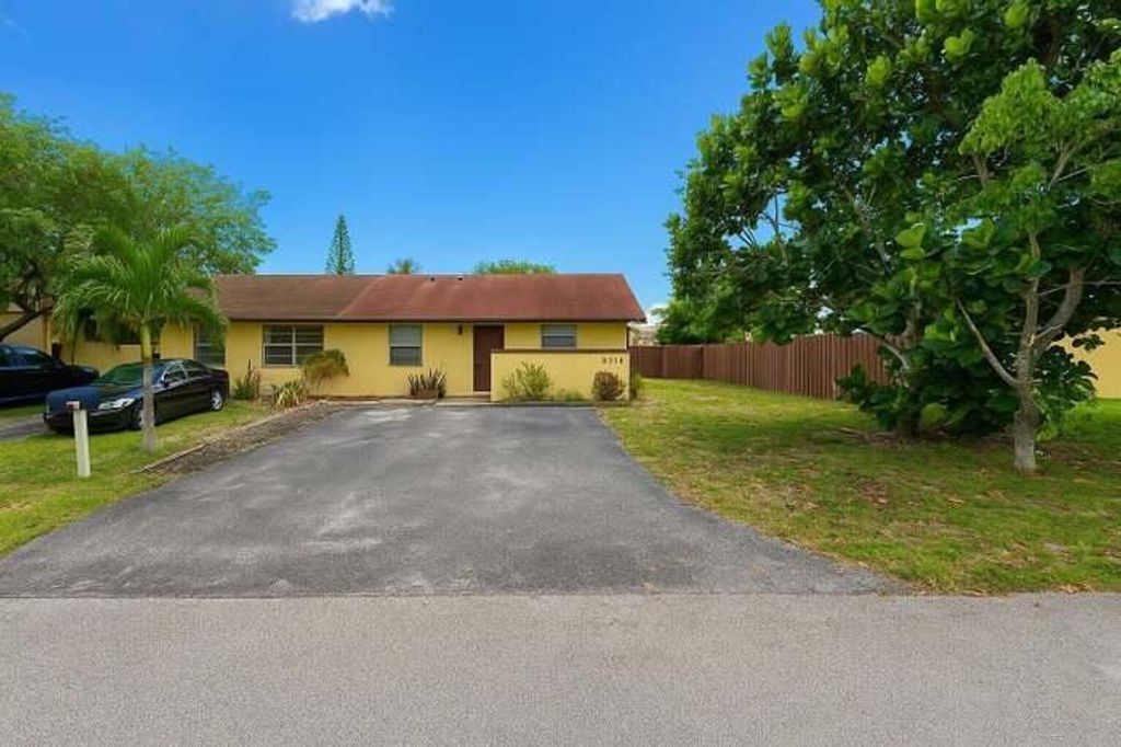 Photo of 4314 NW 6 Avenue, Deerfield Beach, FL 33064 (MLS # B26001228)