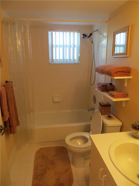 CHATEAU DE VILLE CONDO - Residential