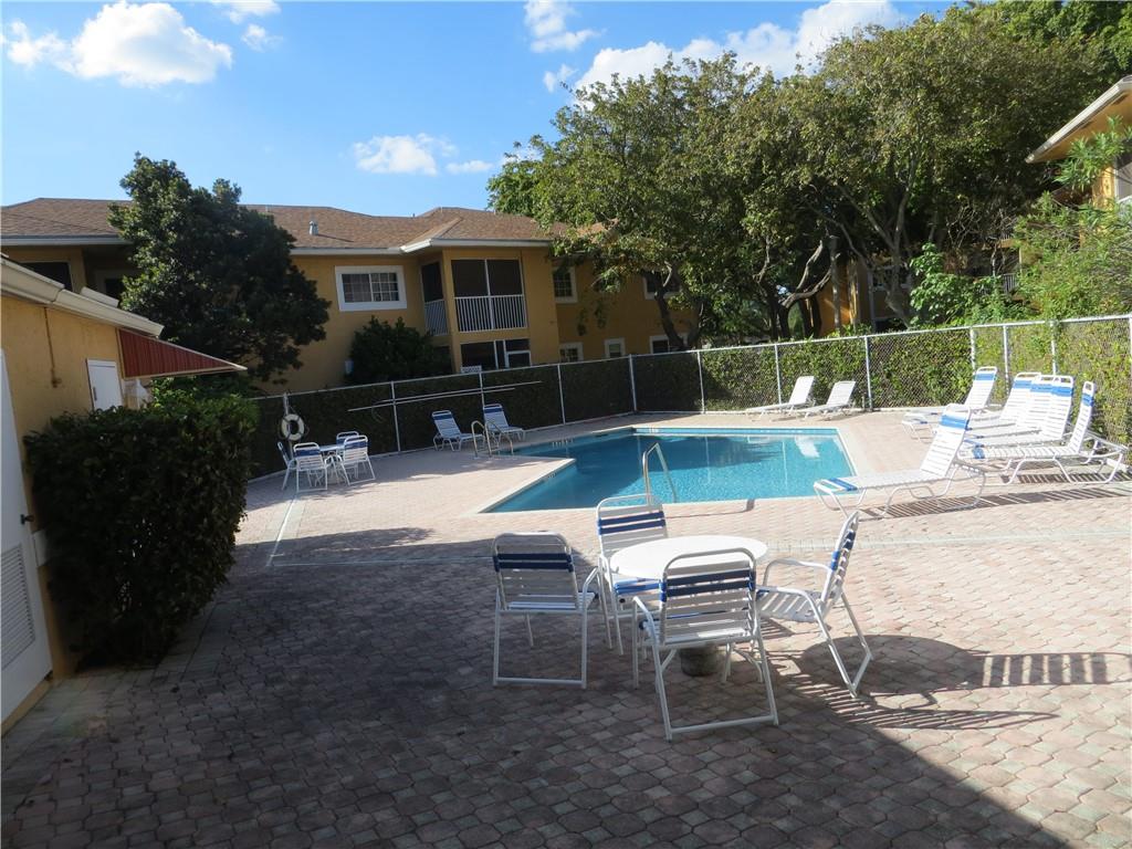 CHATEAU DE VILLE CONDO - Residential