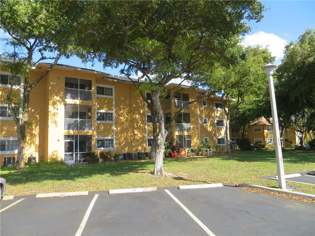 CHATEAU DE VILLE CONDO - Residential