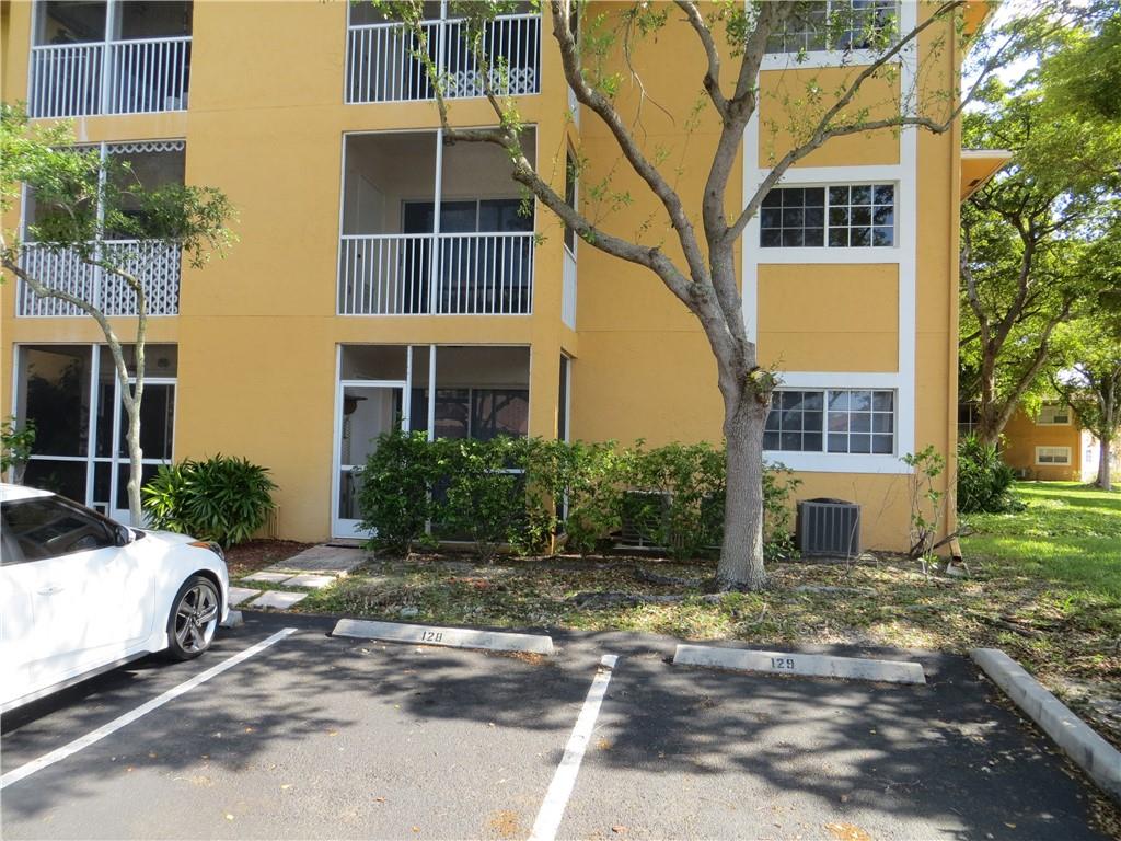 CHATEAU DE VILLE CONDO - Residential